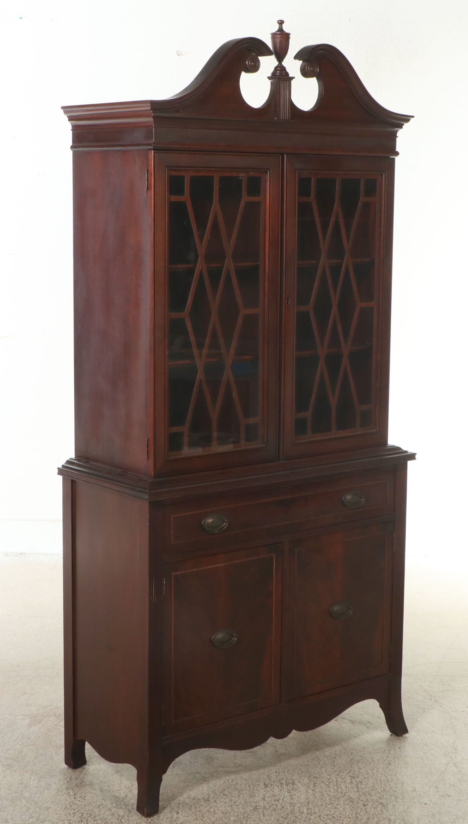 Hepplewhite Style Mahogany China Cabinet, 20th Century