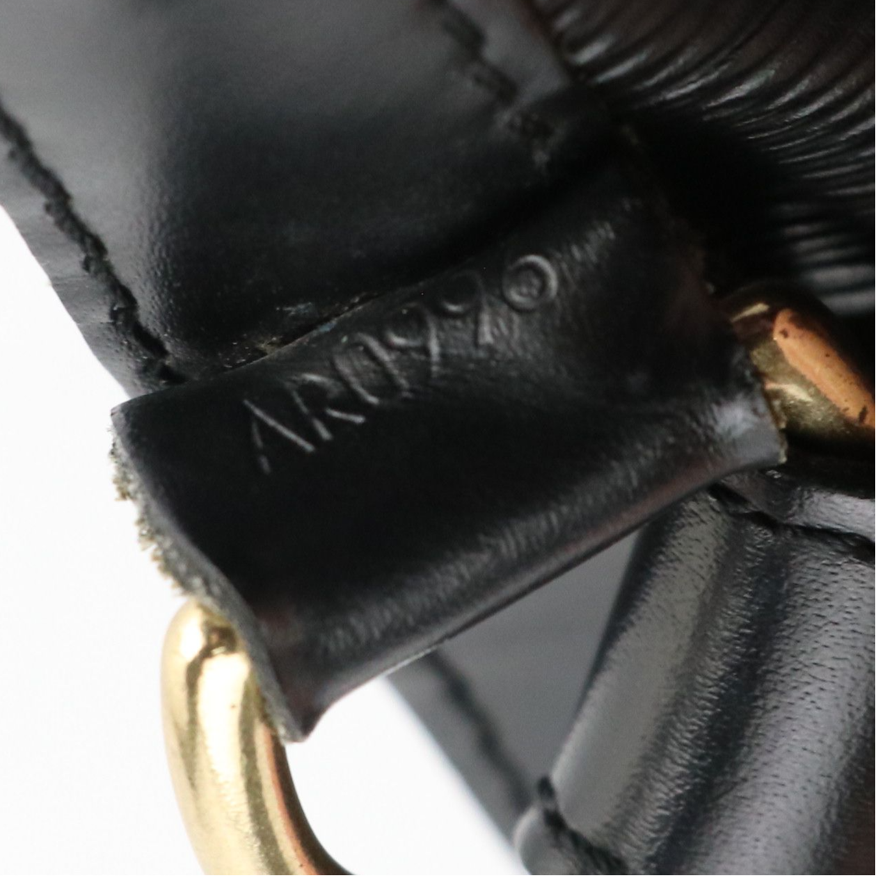 Louis Vuitton Noé Drawstring Tote in Black Epi and Smooth Leather