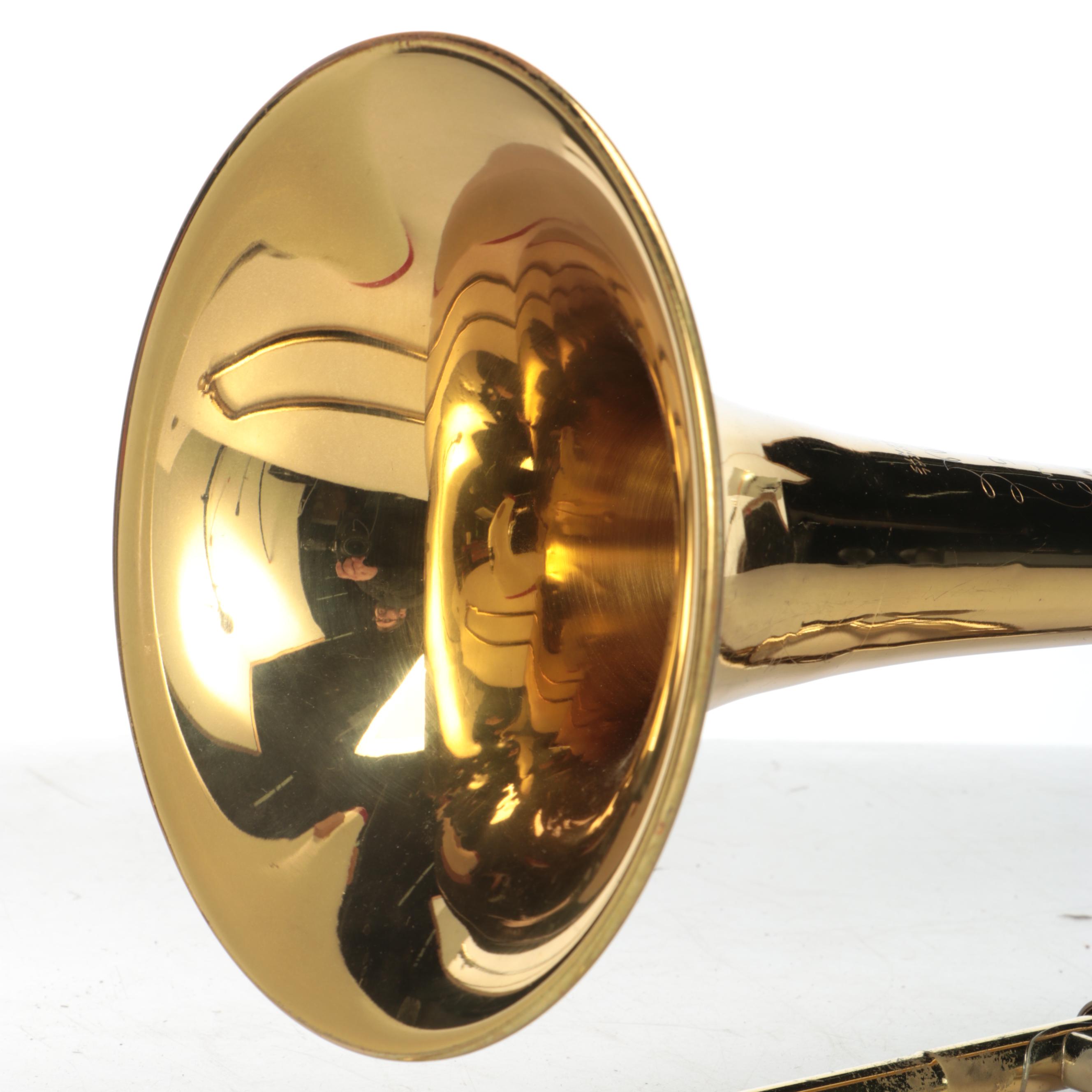 King Cleveland 605 Lacquered Trombone with Straight Mute and Hardshell Case