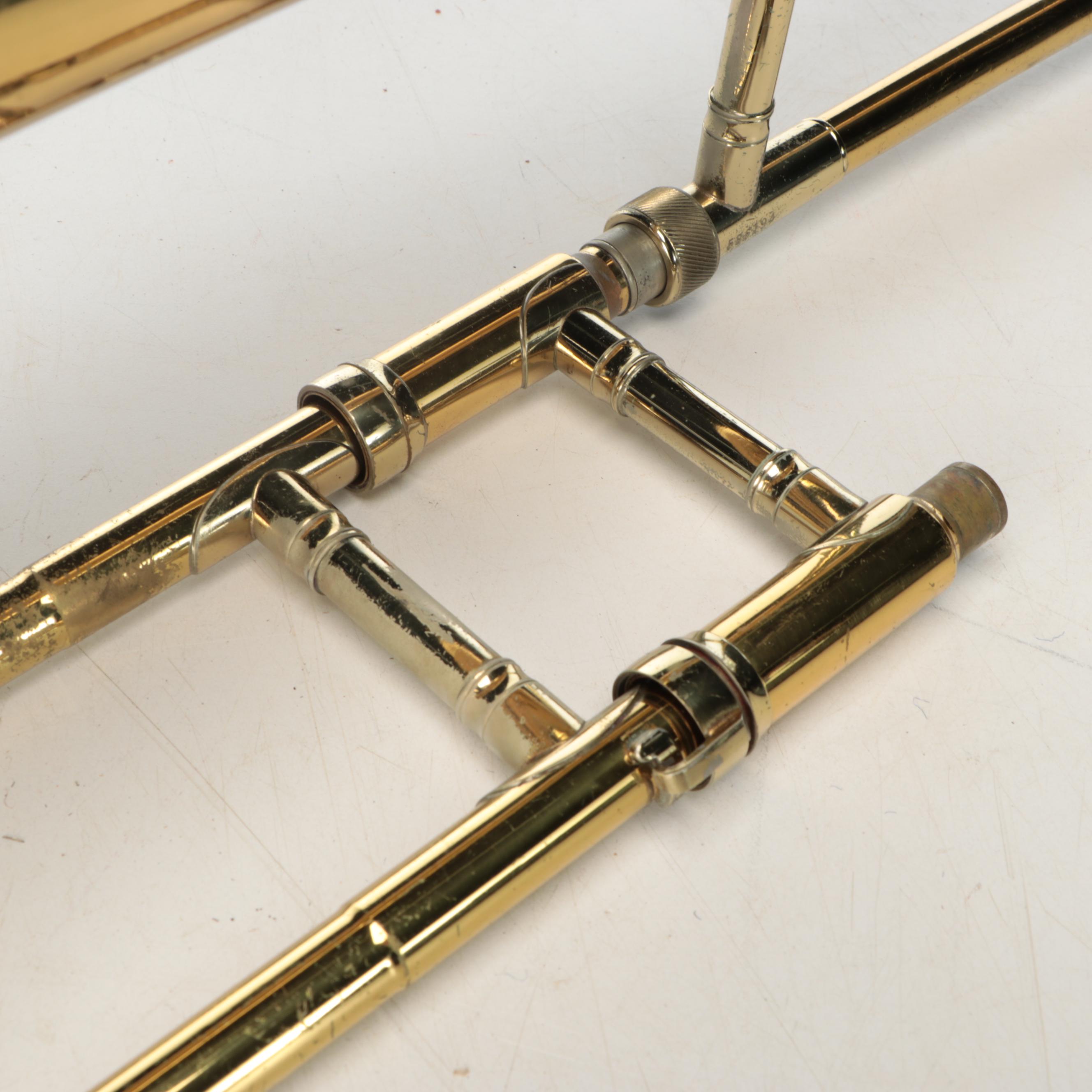 King Cleveland 605 Lacquered Trombone with Straight Mute and Hardshell Case