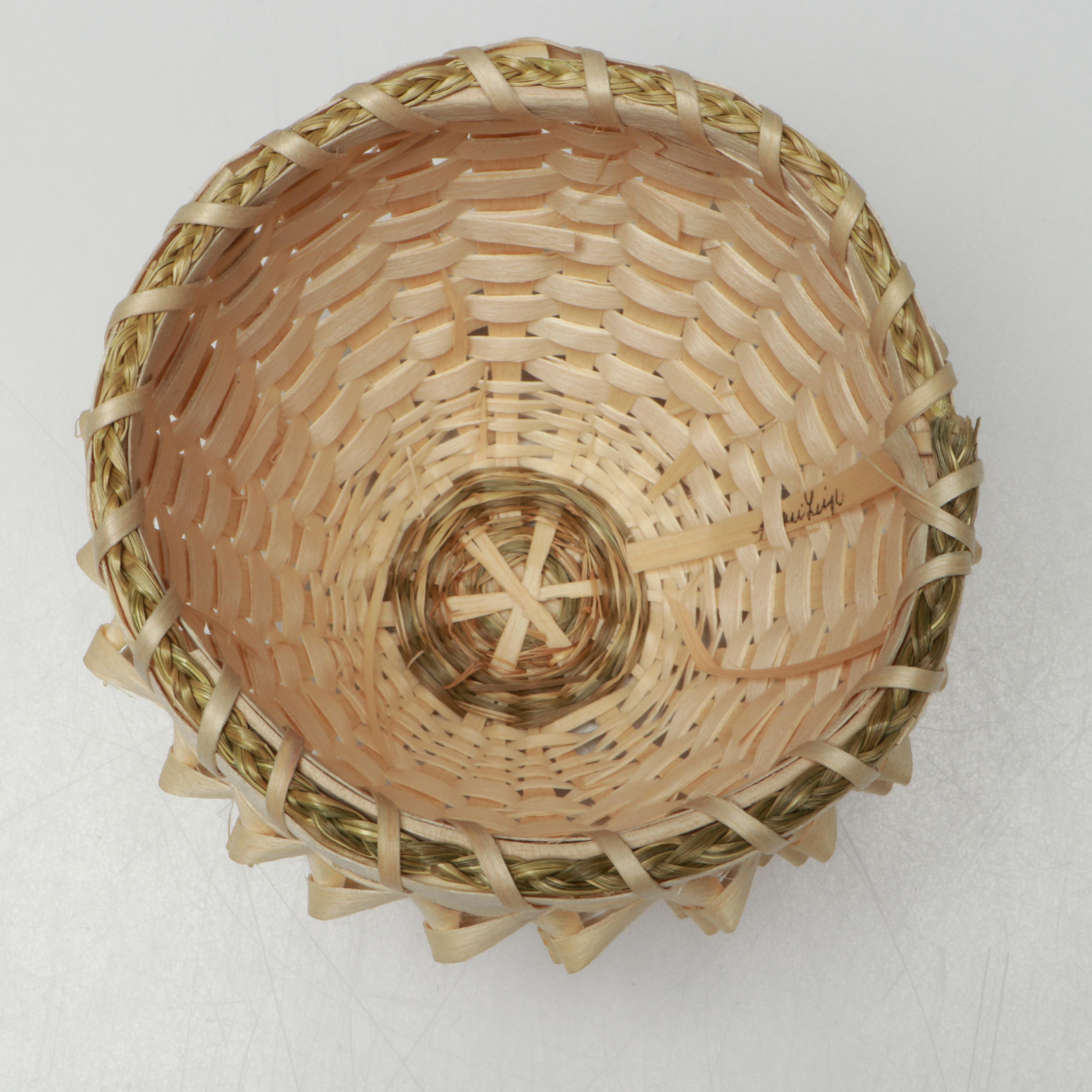 Ronnie-Leigh Goeman Onondaga Eel Clan Black Ash and Sweetgrass Lidded Basket