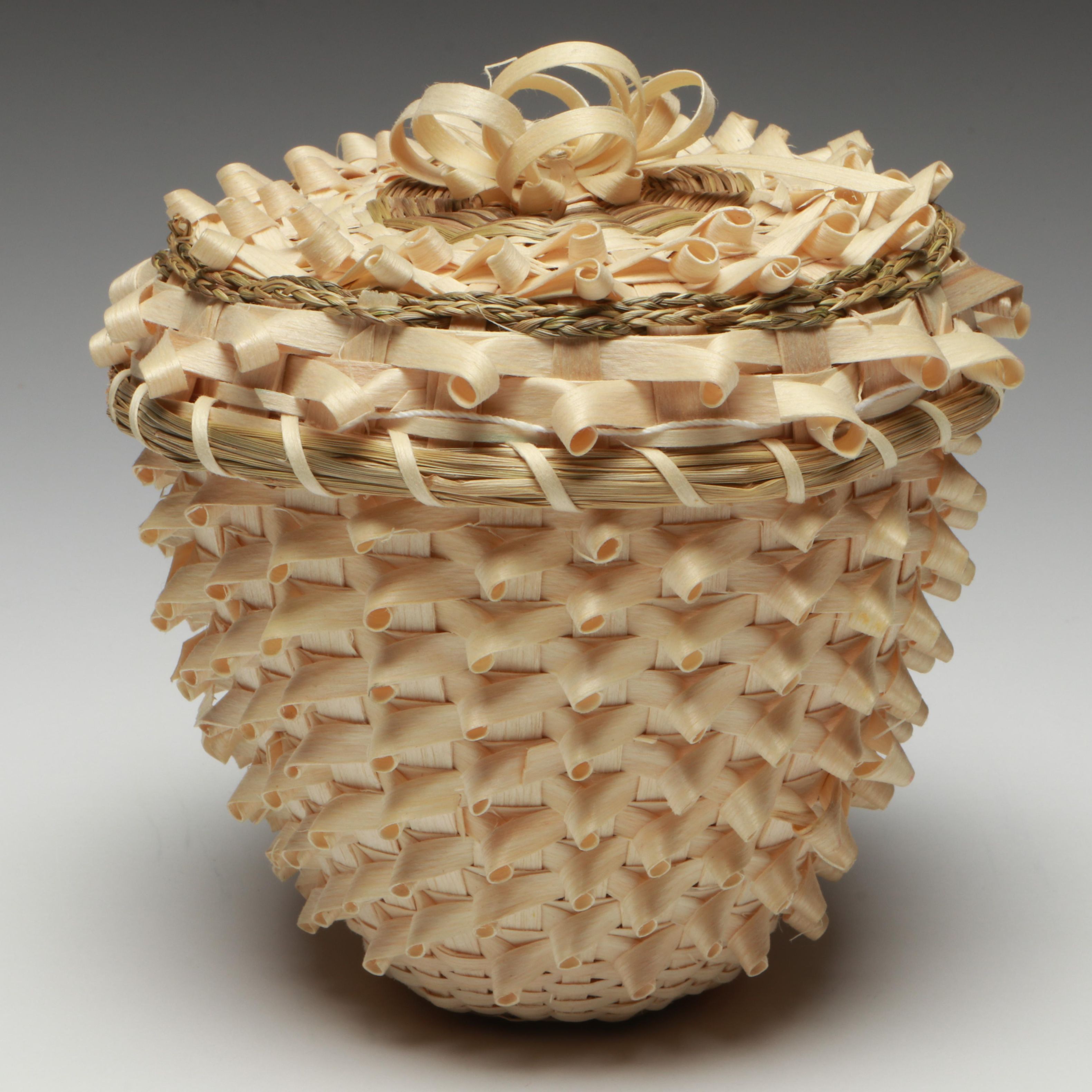 Ronnie-Leigh Goeman Onondaga Eel Clan Black Ash and Sweetgrass Lidded Basket