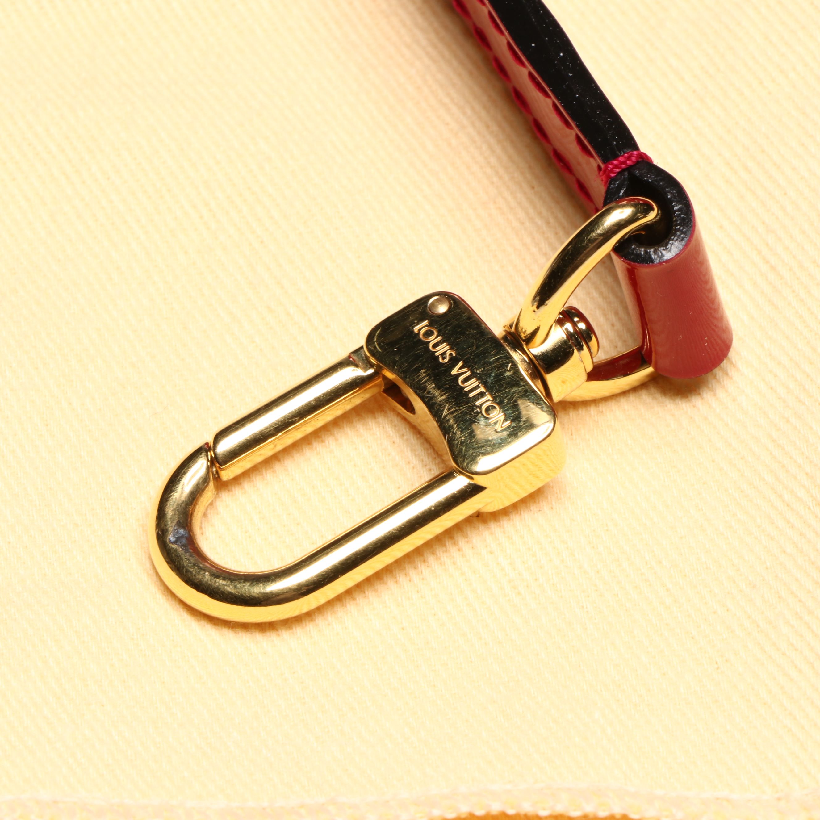 Louis Vuitton Montana Bag in Pomme d'Amour Monogram Vernis Leather