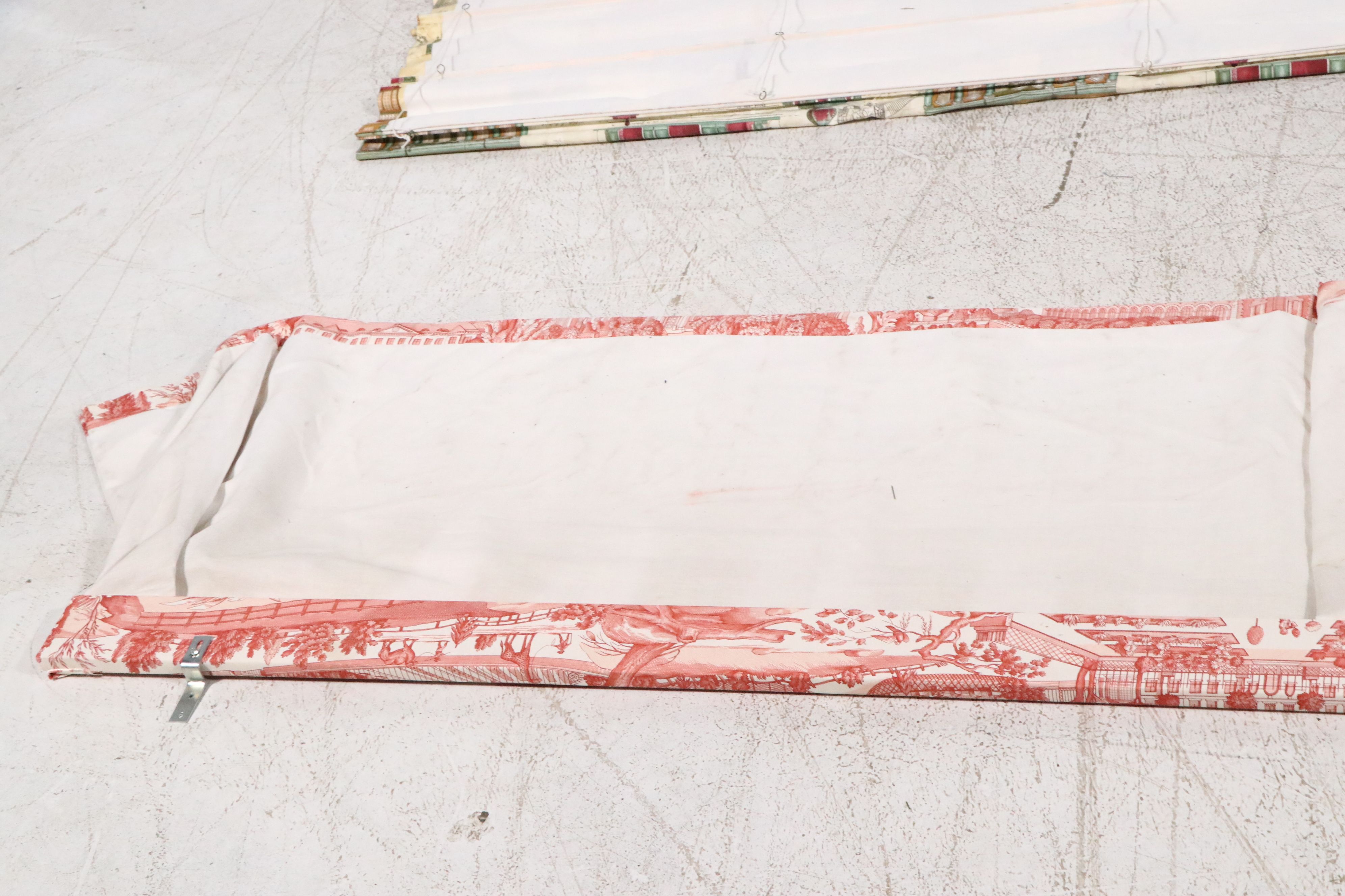 Gaston y Daniela "Edificios" Roman Blind, Brunschwig & Fils Red Toile Valance