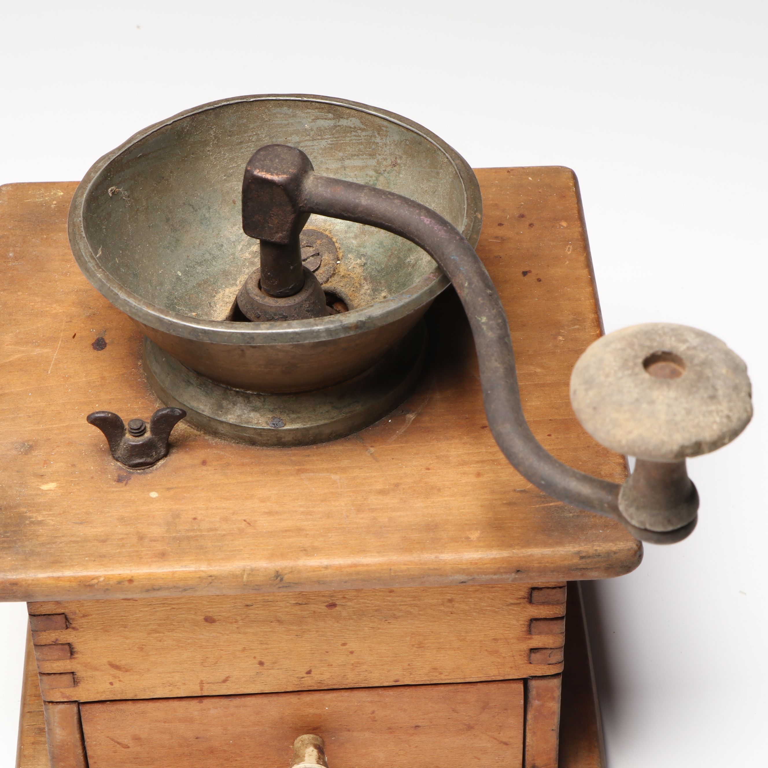 "Busy Betty" Toy Washing Machine with Other Coffee Grinder and Kitchen Gadgets