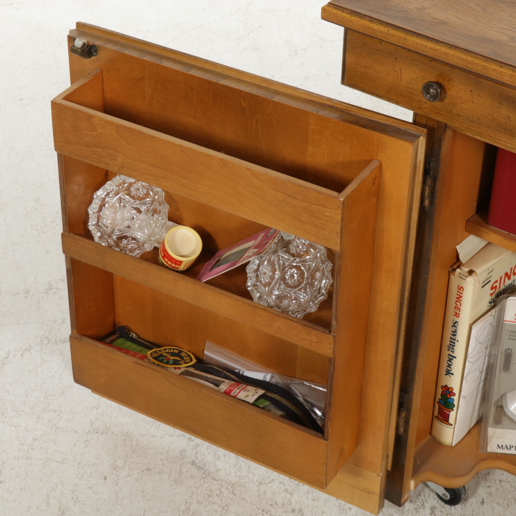 Singer Model 6423 Sewing Machine in Walnut Cabinet with Accessories