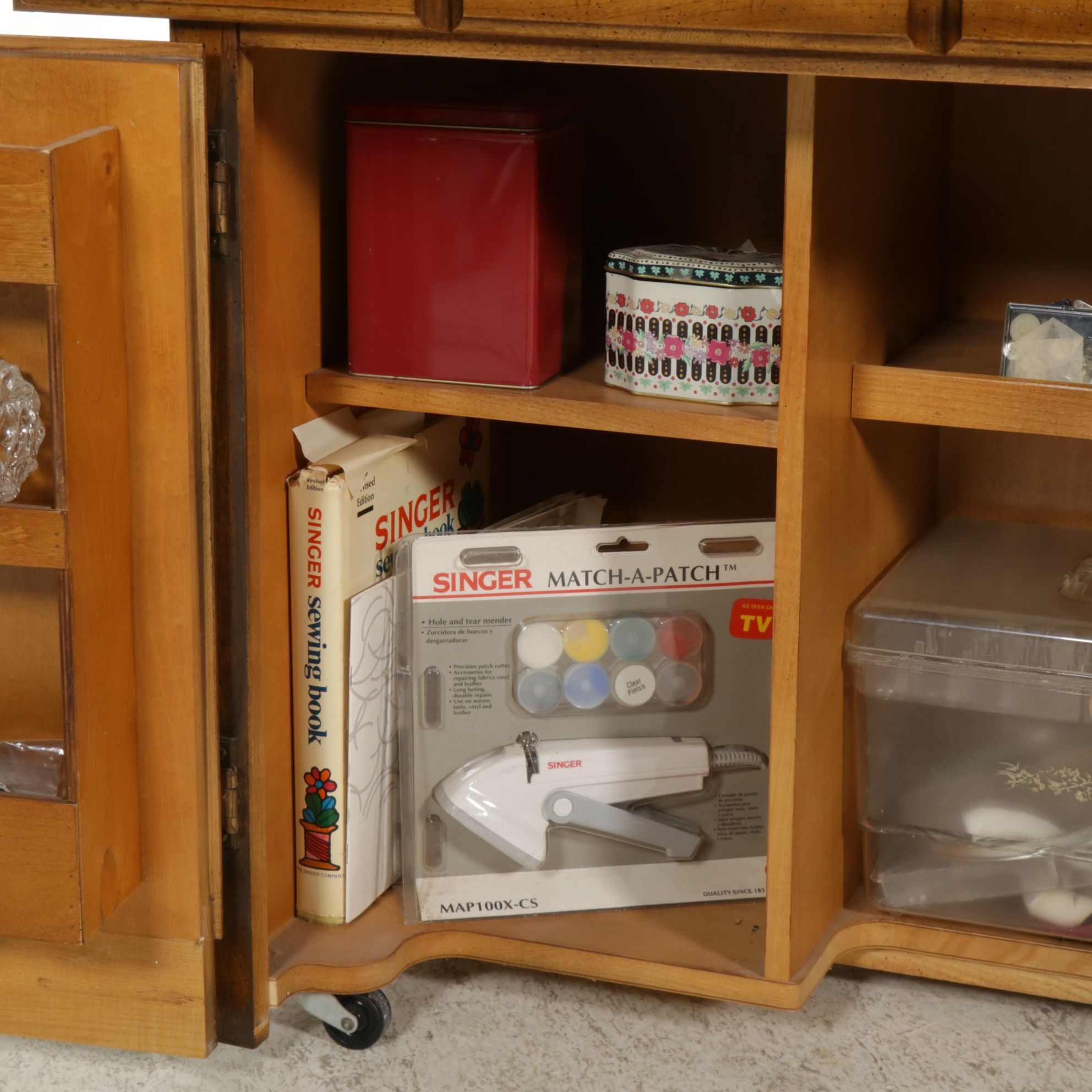 Singer Model 6423 Sewing Machine in Walnut Cabinet with Accessories