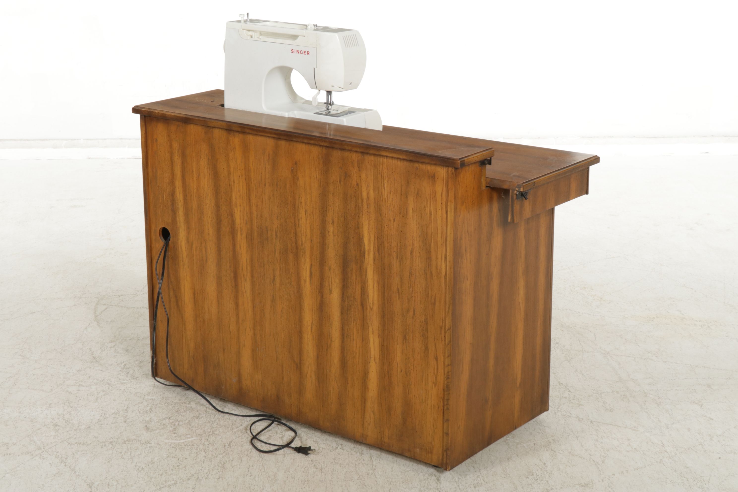 Singer Model 6423 Sewing Machine in Walnut Cabinet with Accessories