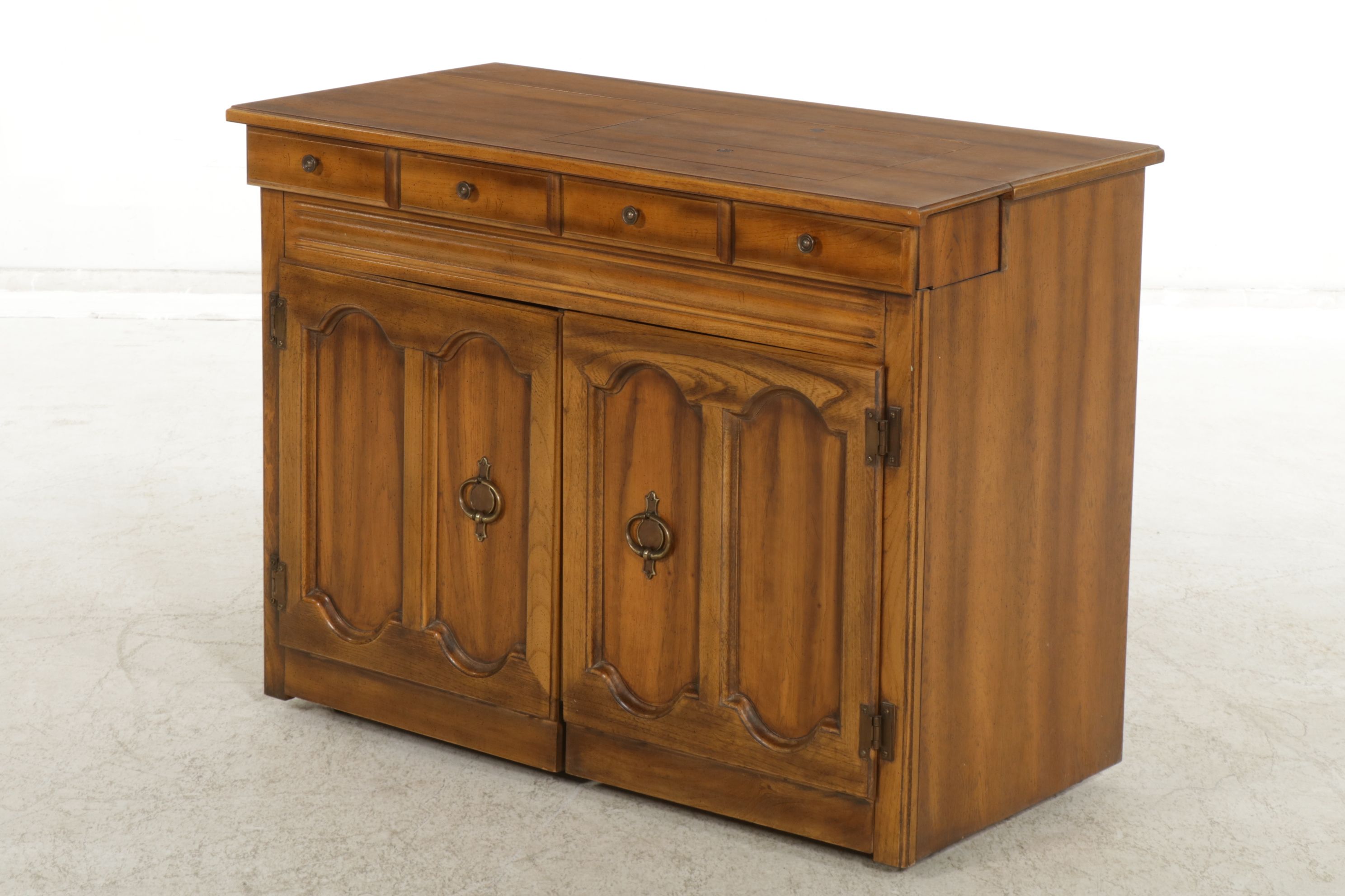 Singer Model 6423 Sewing Machine in Walnut Cabinet with Accessories