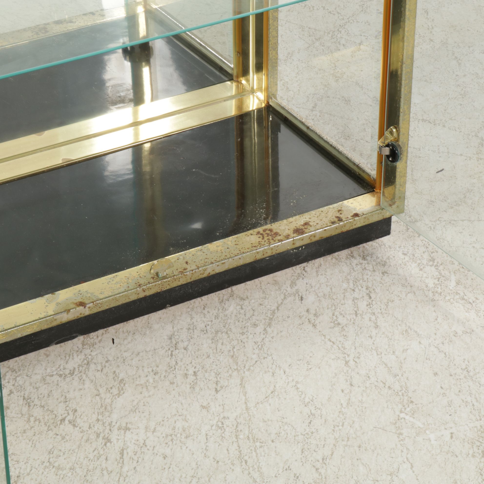 Illuminated Brass-Finished Curio Cabinet, Late 20th Century