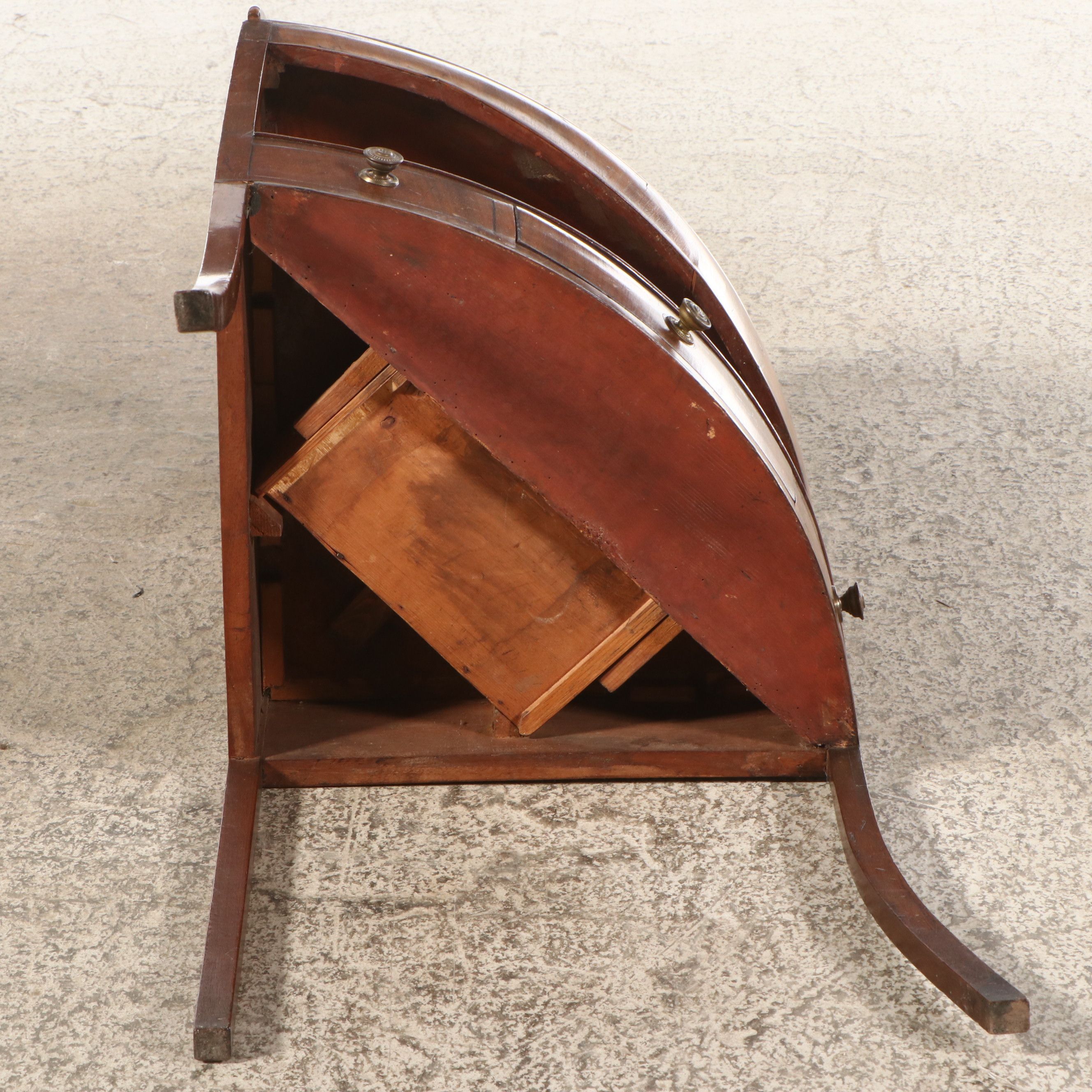 Georgian Mahogany Corner Washstand, Late 18th to Mid-19th Century