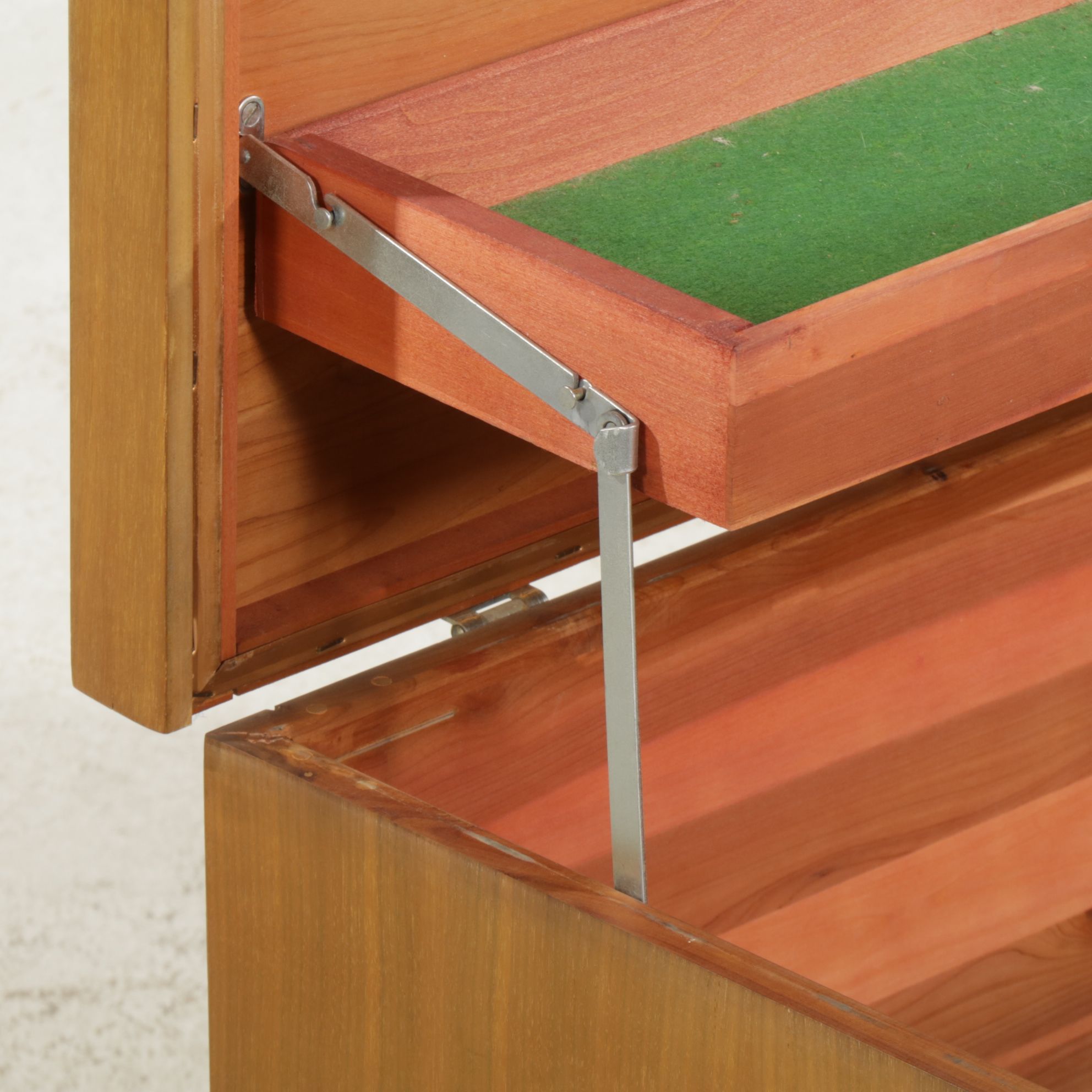 Lane Mid Cenury Modern Cedar-Lined Mahogany Blanket Chest