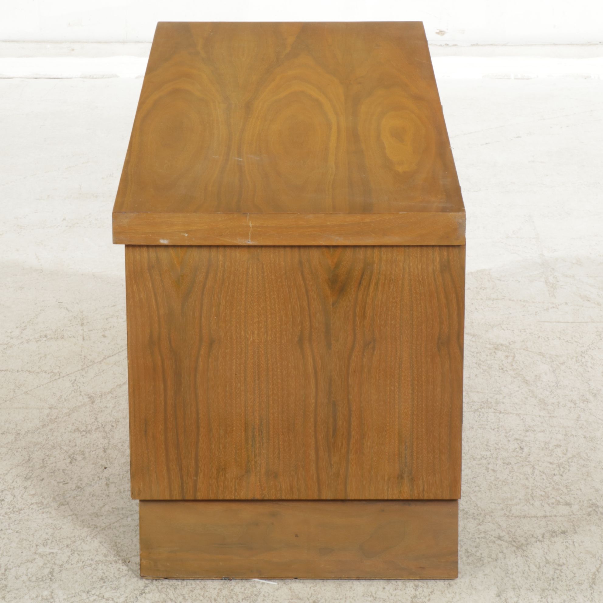 Lane Mid Cenury Modern Cedar-Lined Mahogany Blanket Chest