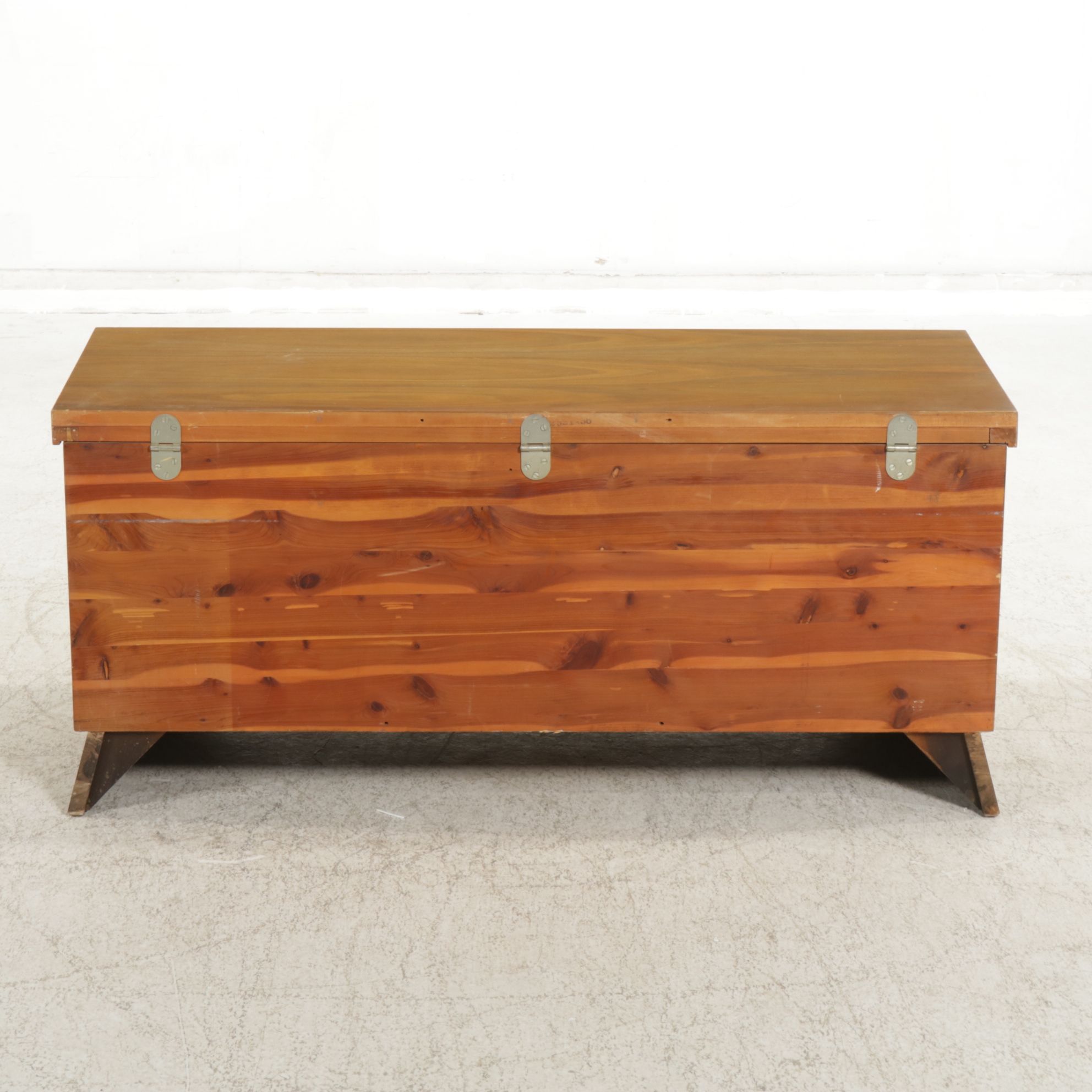 Lane Mid Cenury Modern Cedar-Lined Mahogany Blanket Chest