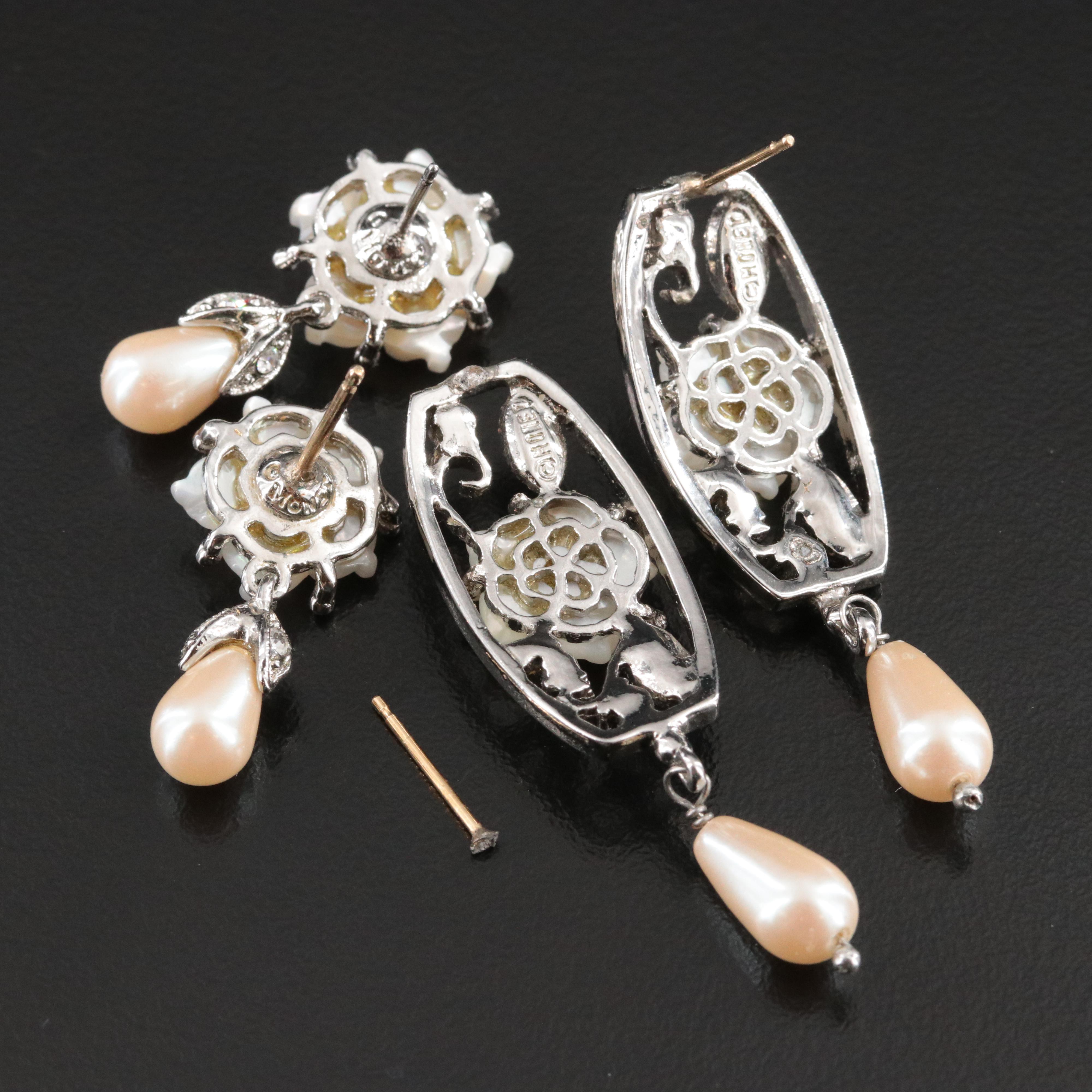 Flexible Pendant Necklace and Earrings with Mother-of-Pearl Flowers