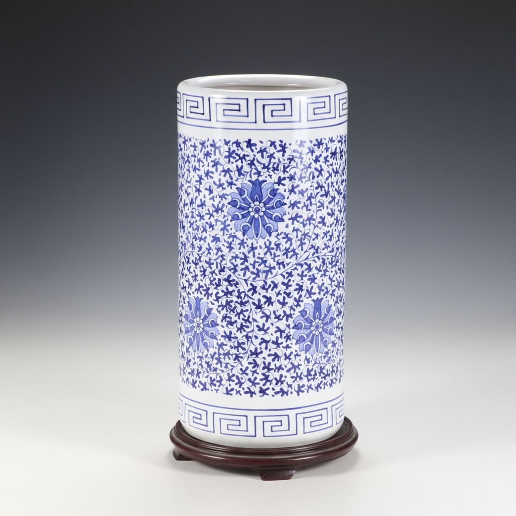 Chinese Chrysanthemum and Vine Porcelain Cylinder Vase and Stand