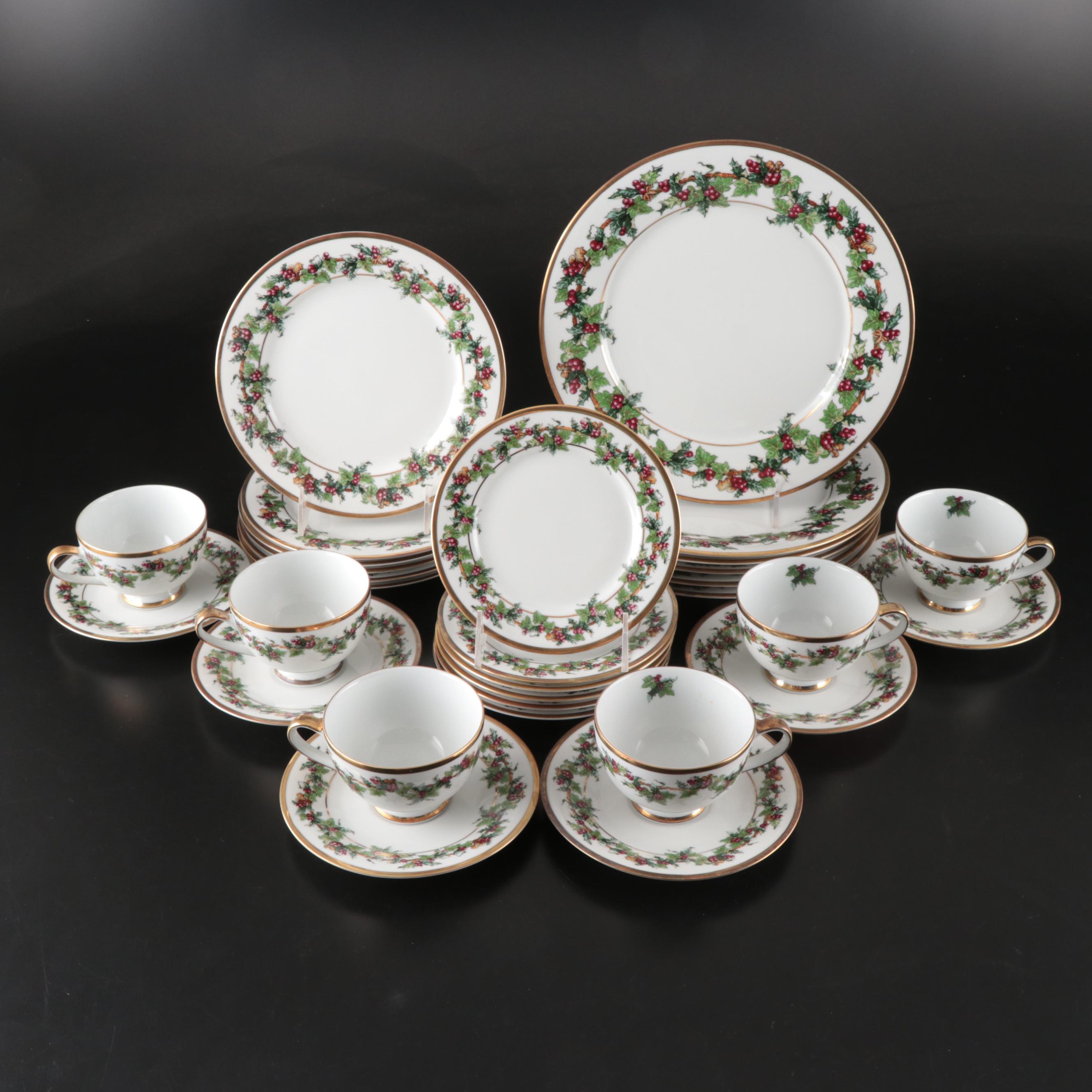 Royal Gallery "The Holly and the Ivy" Gilt Border Dinnerware