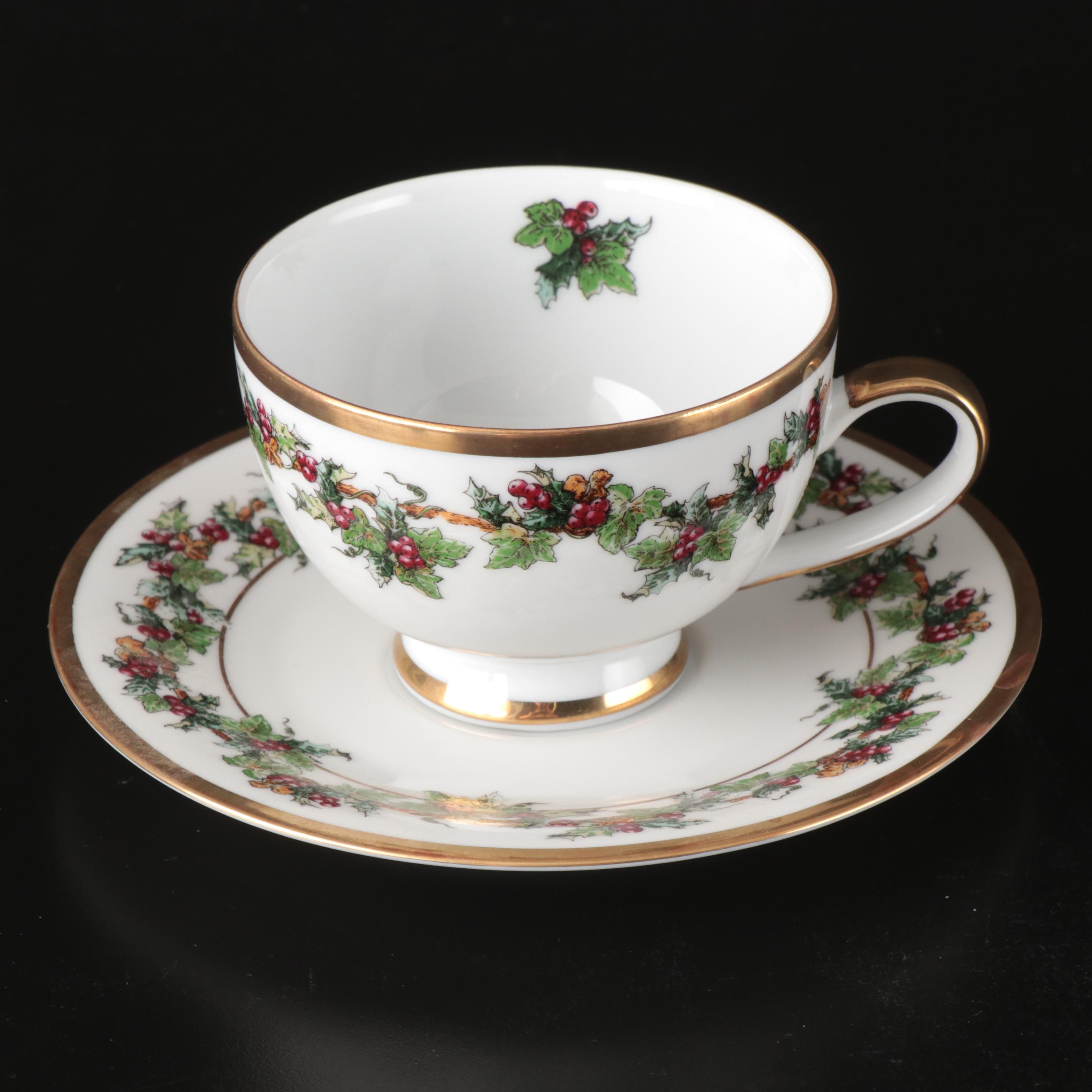 Royal Gallery "The Holly and the Ivy" Gilt Border Dinnerware