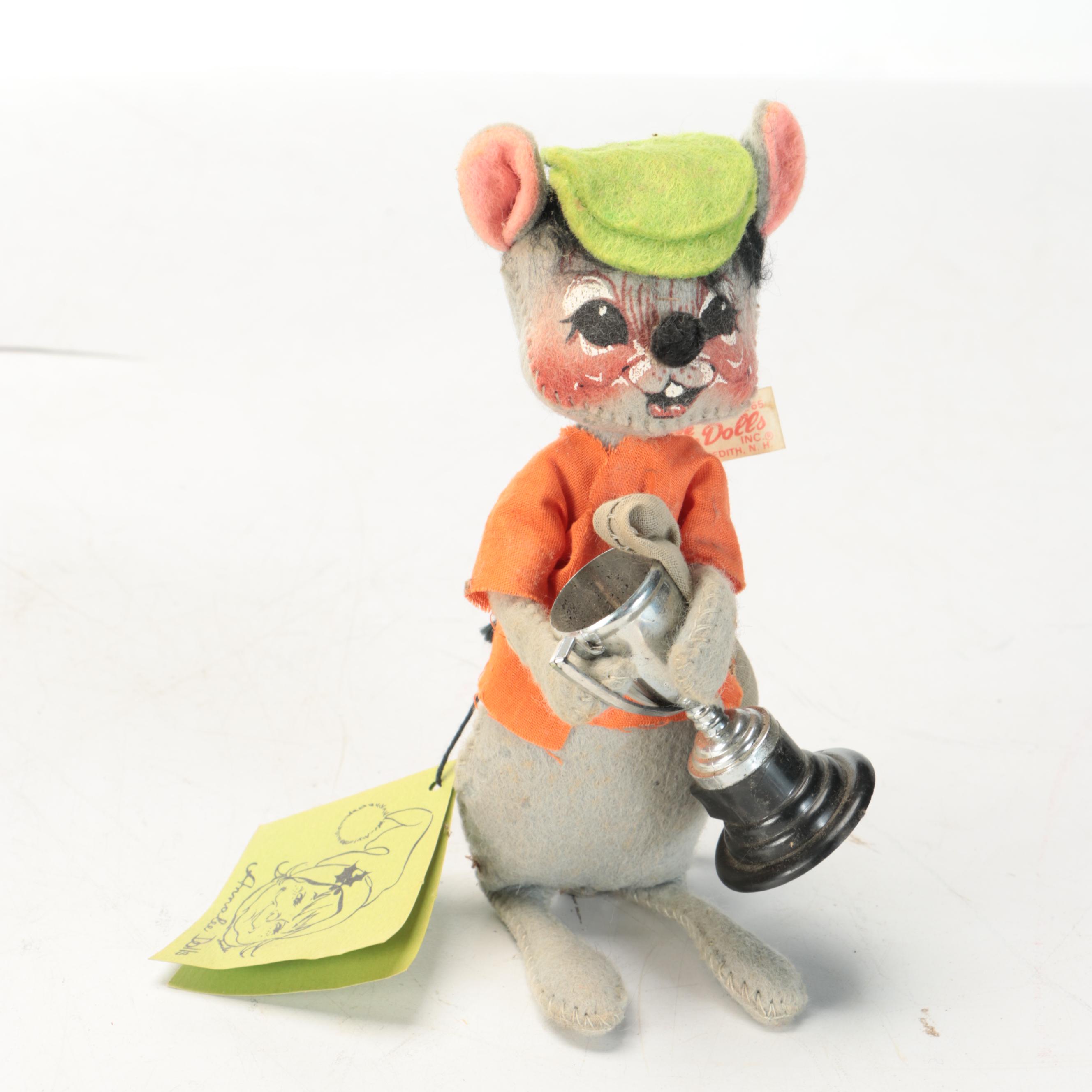 Waterford Crystal Golfer Figurine with Arnold Palmer Throw with  and Other Décor