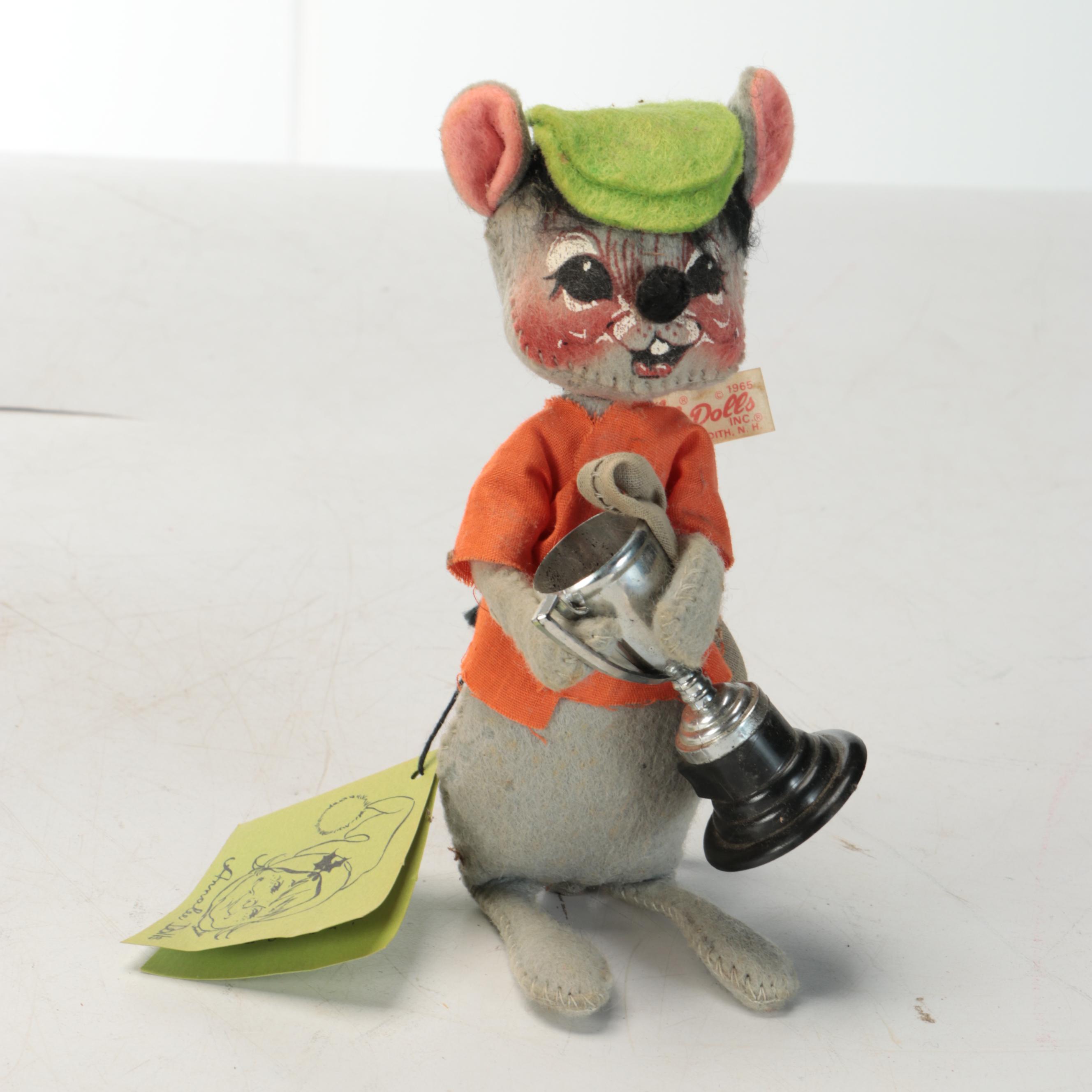 Waterford Crystal Golfer Figurine with Arnold Palmer Throw with  and Other Décor