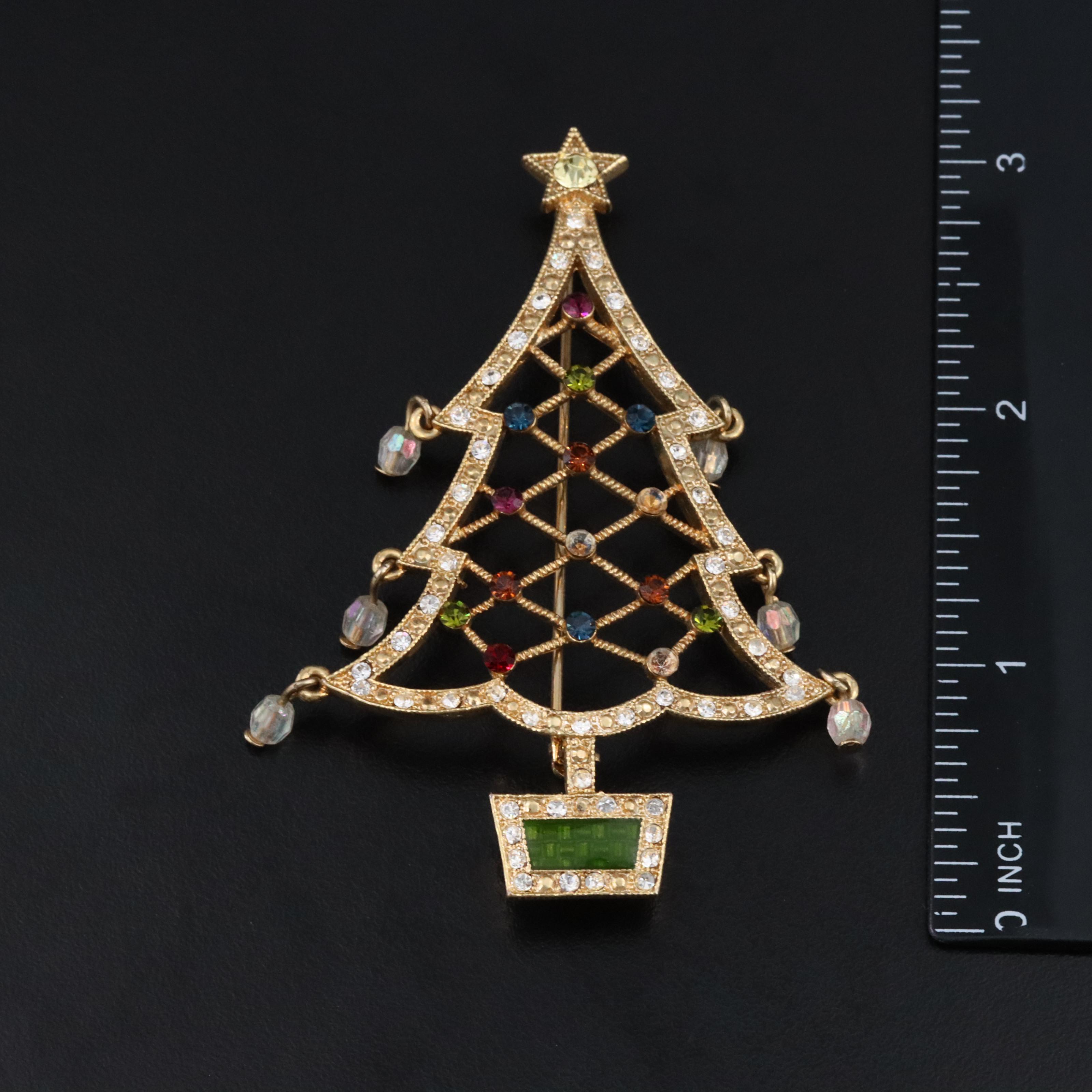 Gerry's and Danecraft Featured in Vintage Christmas Brooch Collection