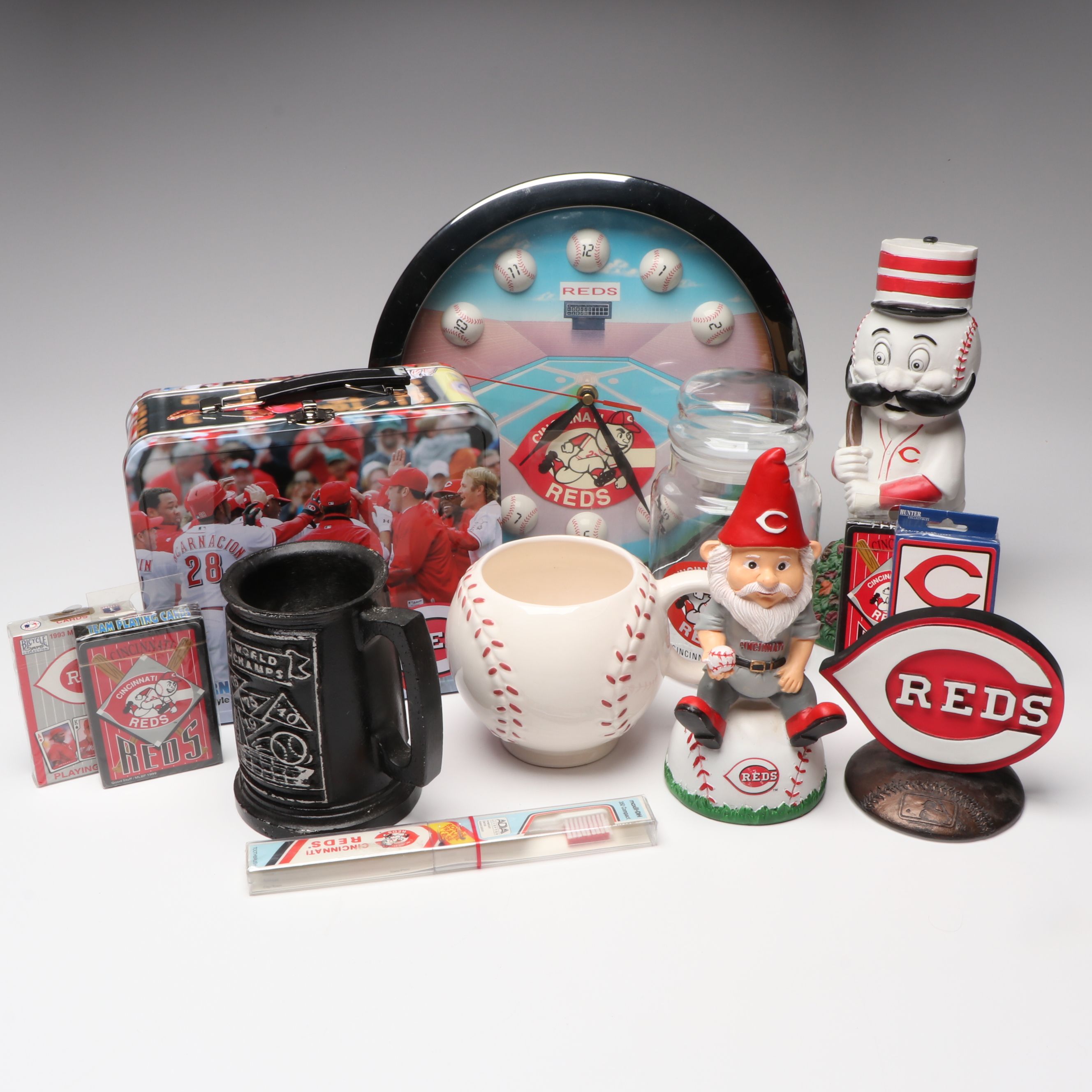 Manix Cincinnati Reds Wall Clock with Figurines and More Collectibles and Décor