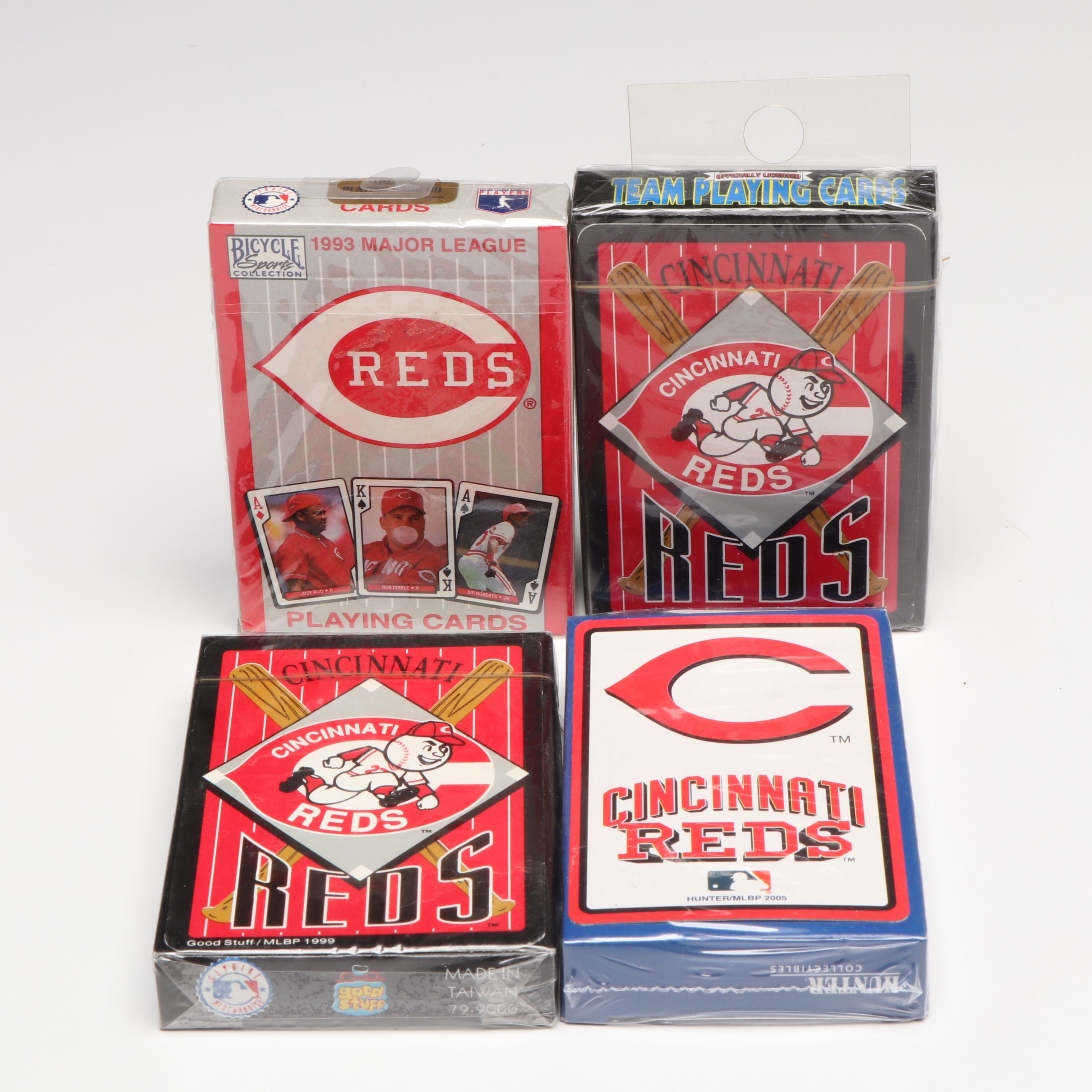 Manix Cincinnati Reds Wall Clock with Figurines and More Collectibles and Décor