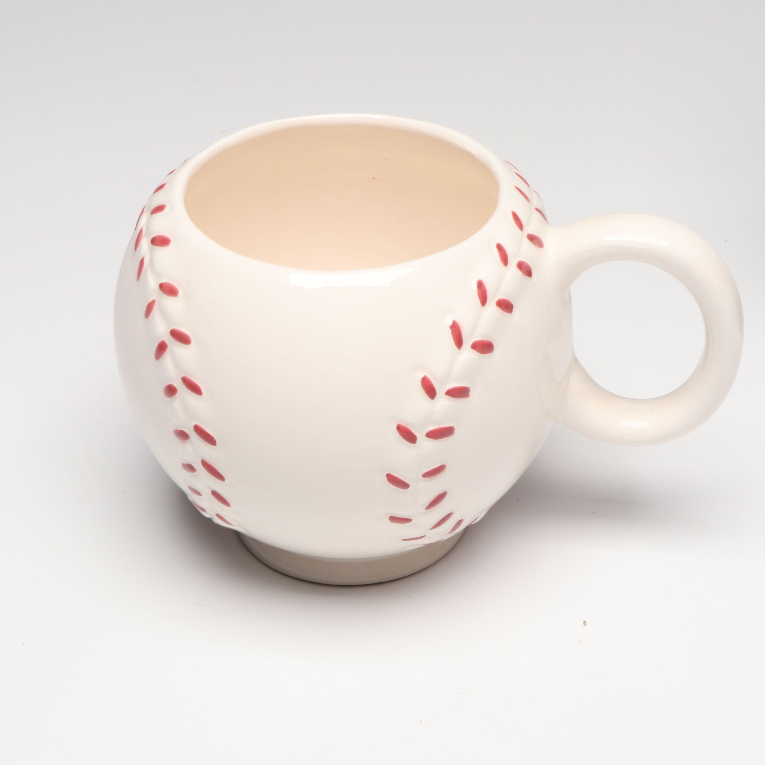 Manix Cincinnati Reds Wall Clock with Figurines and More Collectibles and Décor