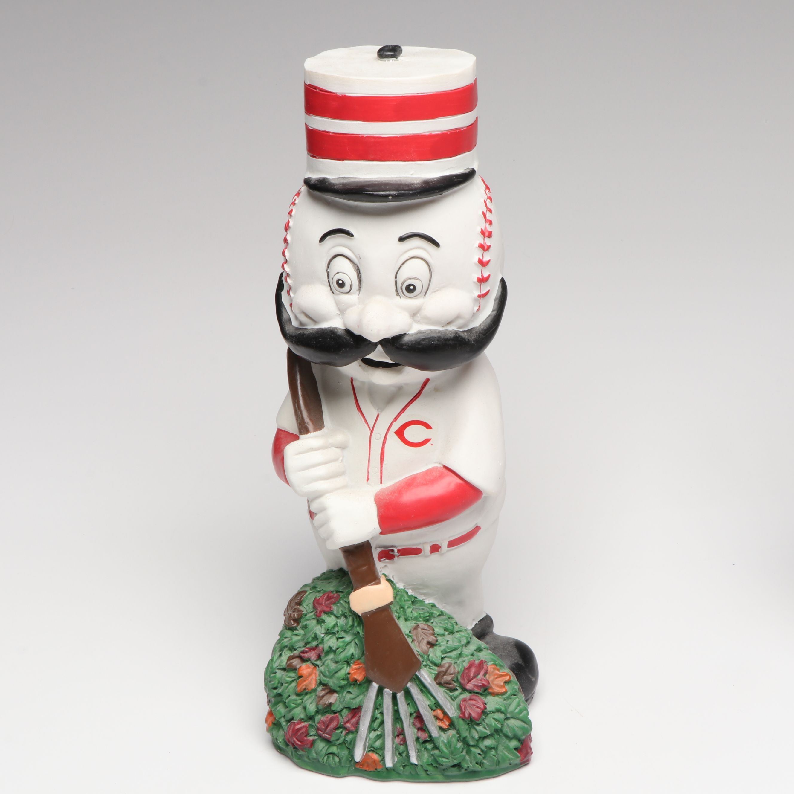 Manix Cincinnati Reds Wall Clock with Figurines and More Collectibles and Décor