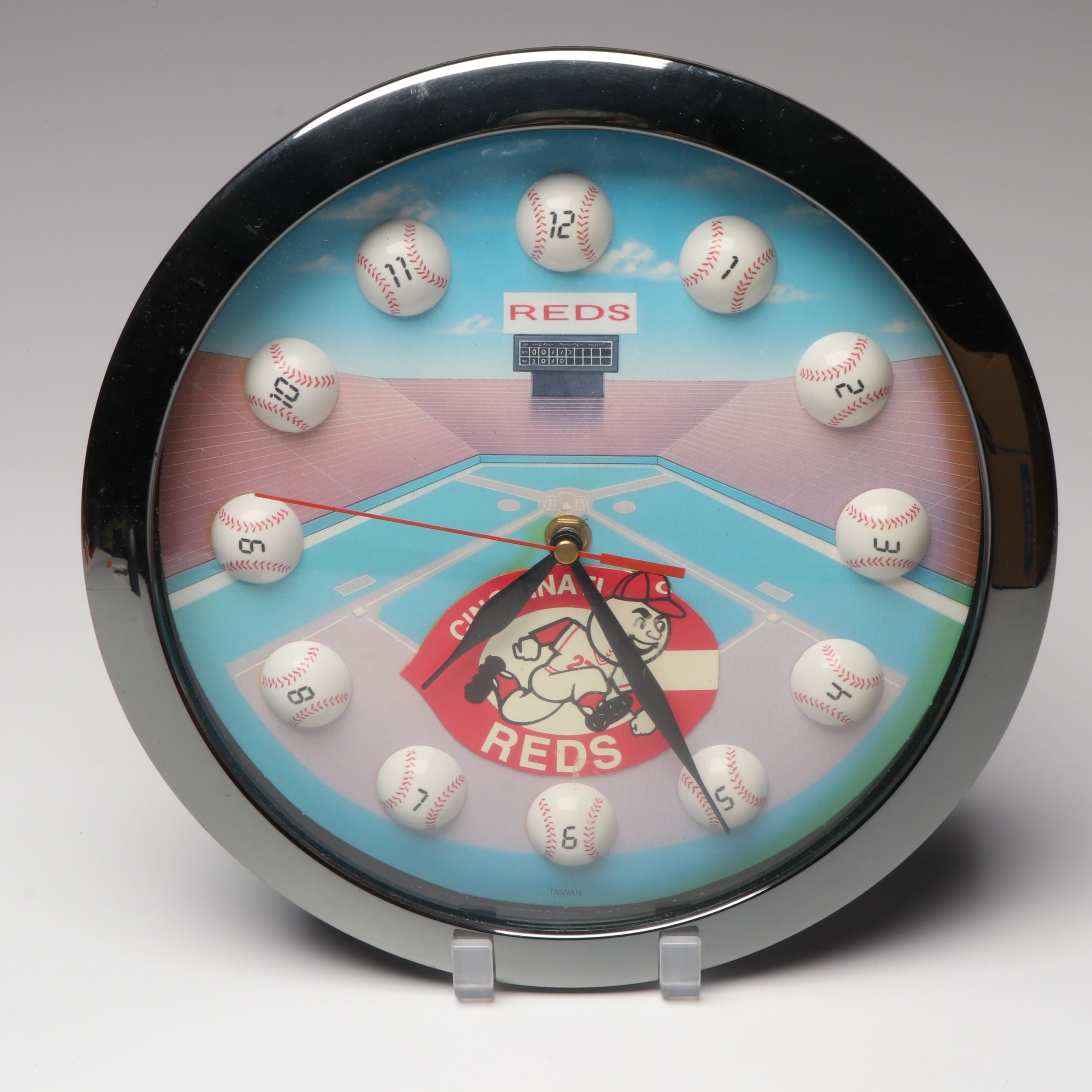 Manix Cincinnati Reds Wall Clock with Figurines and More Collectibles and Décor
