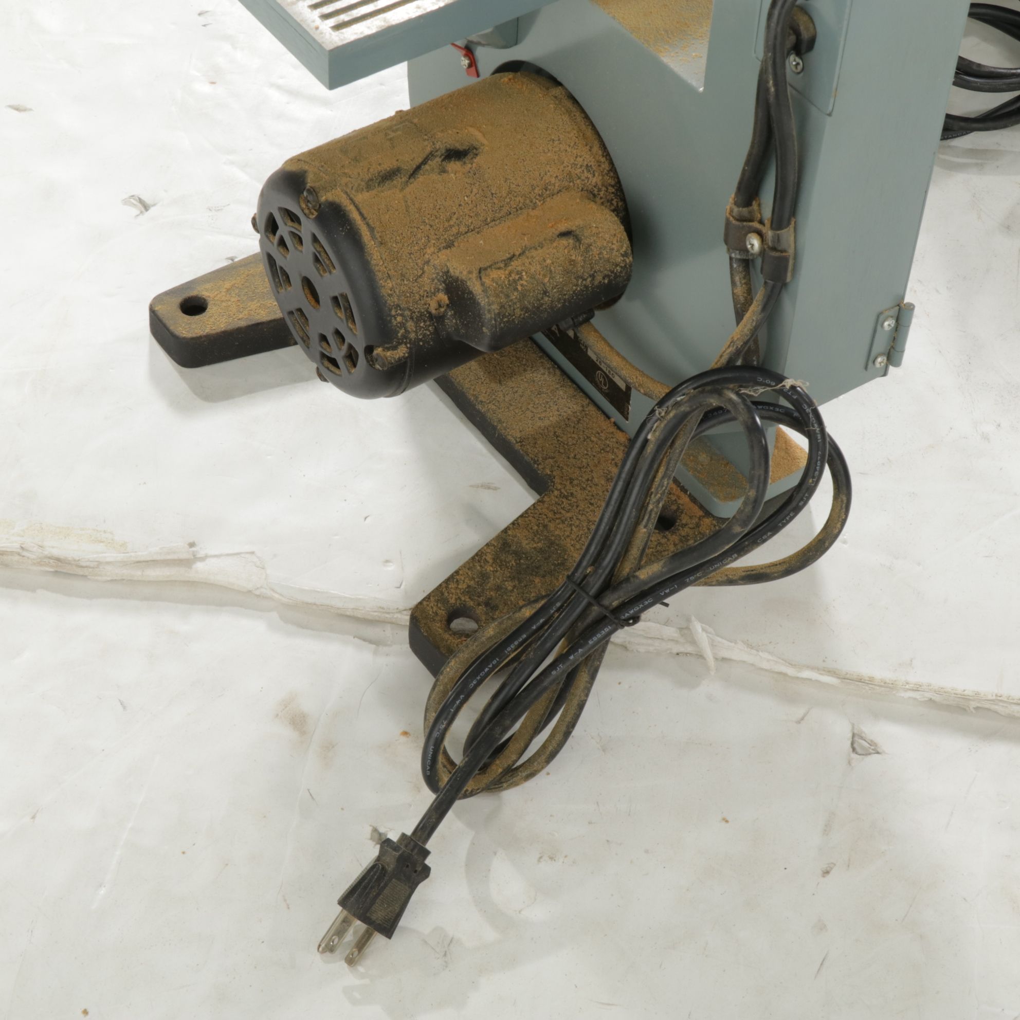 Delta 8.25-Inch Compound Miter Saw and Band Saw