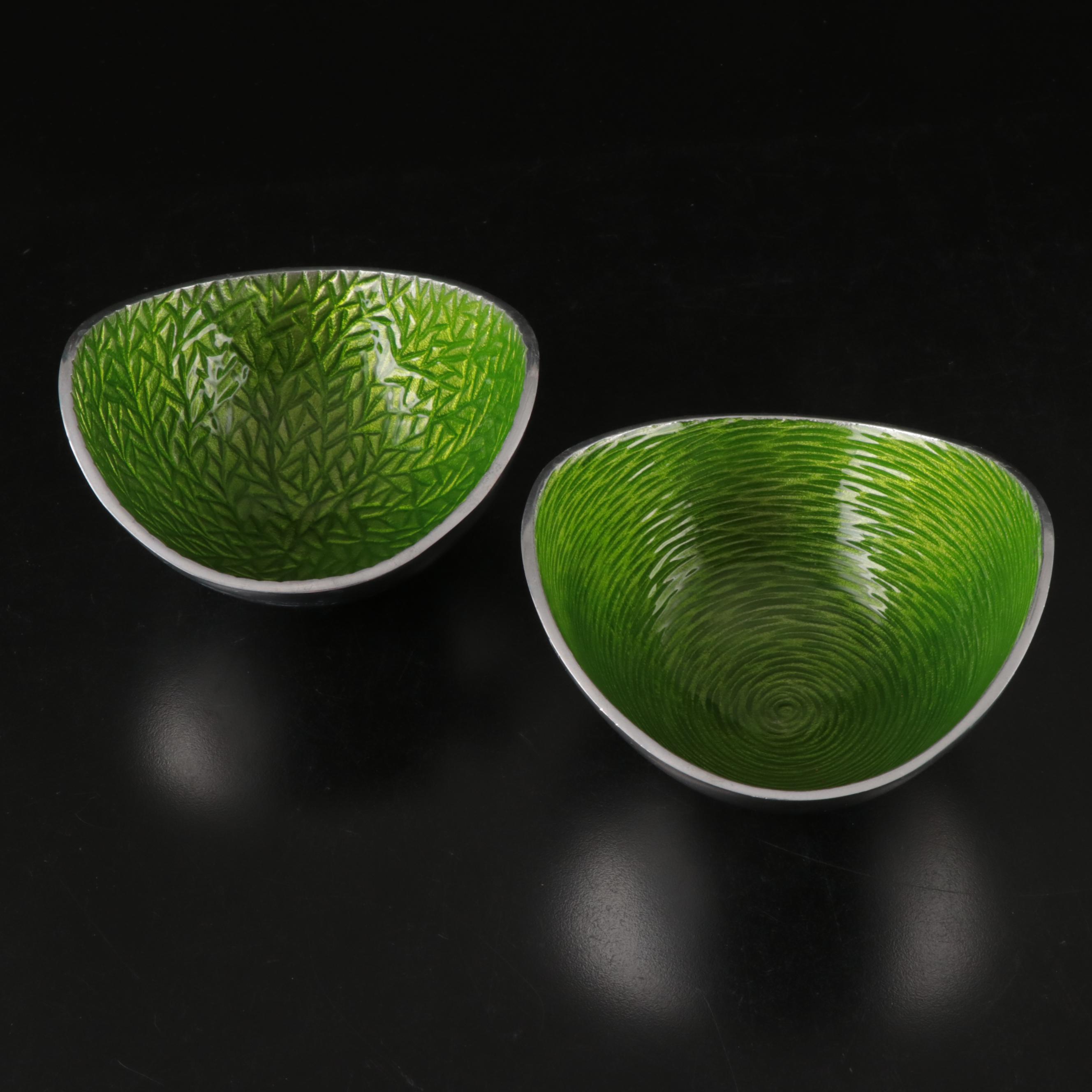 Judith Kruger Grainware "Tiara" Ice Bucket with Towle Knives and Other Bowls