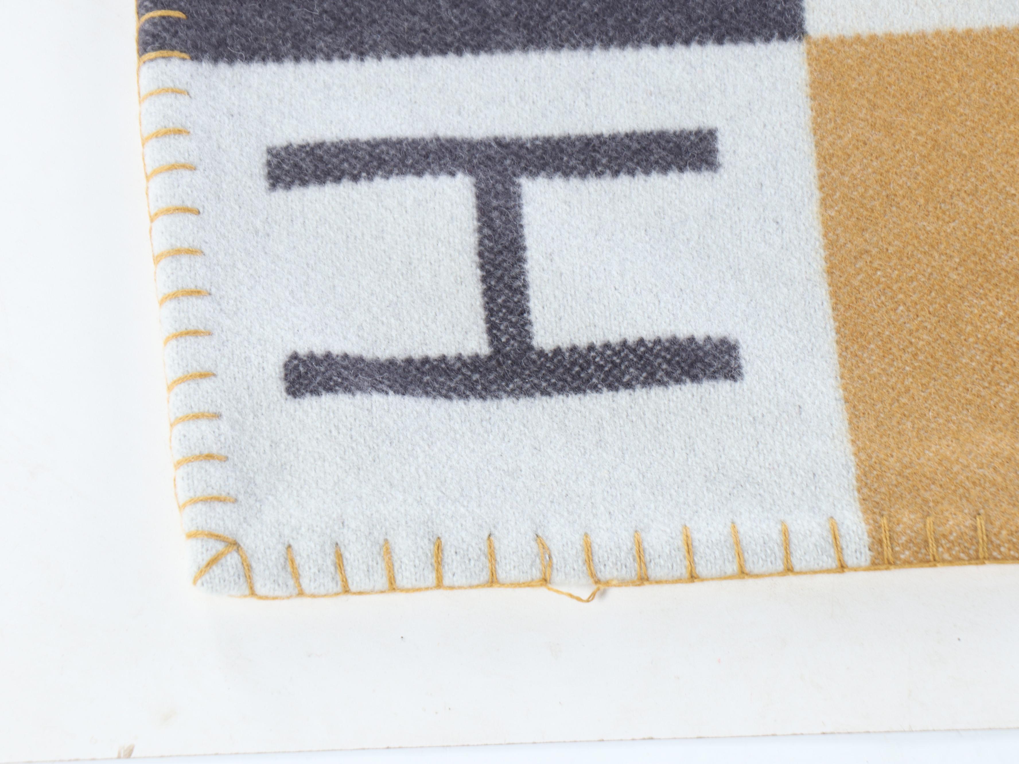 Hermès Merino Wool/Cashmere Avalon H Club Blanket
