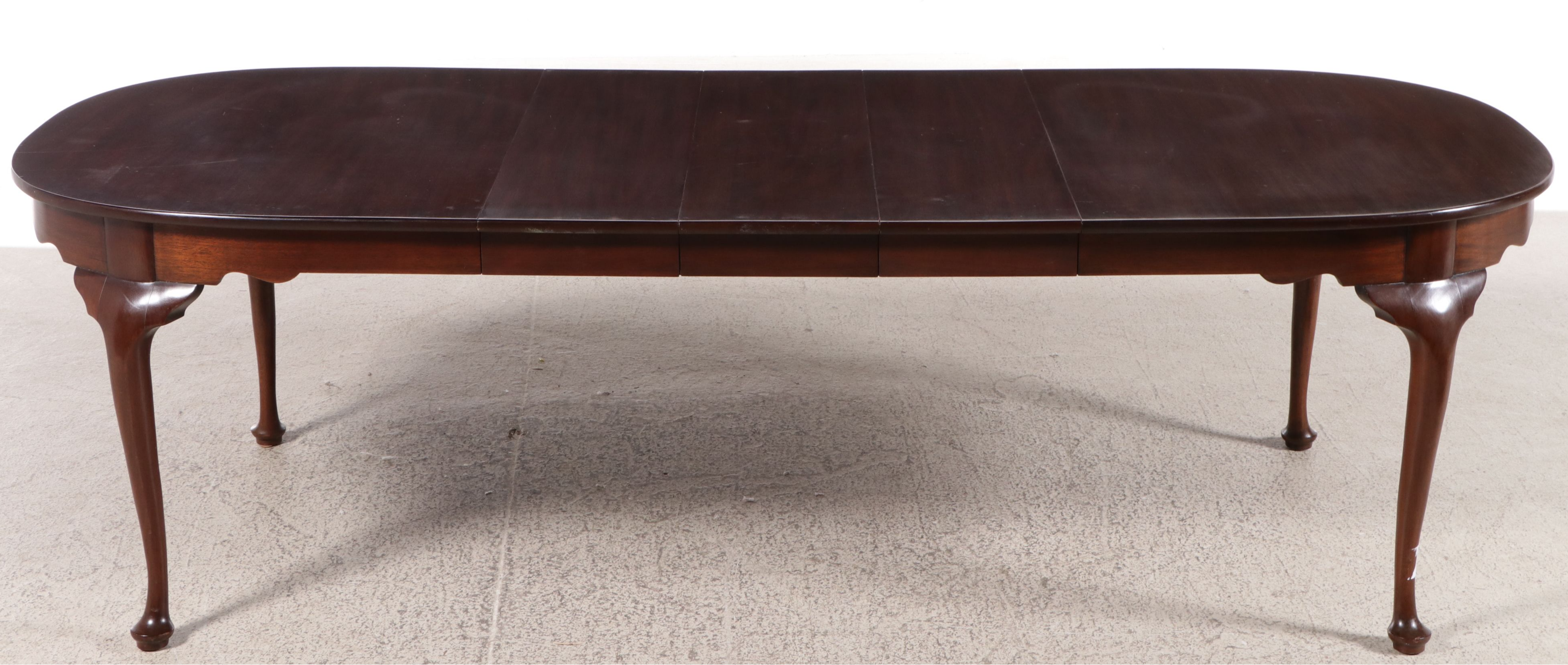 Henkel-Harris Co. Queen Anne Style Mahogany Seven-Piece Dining Set, Late 20th C.