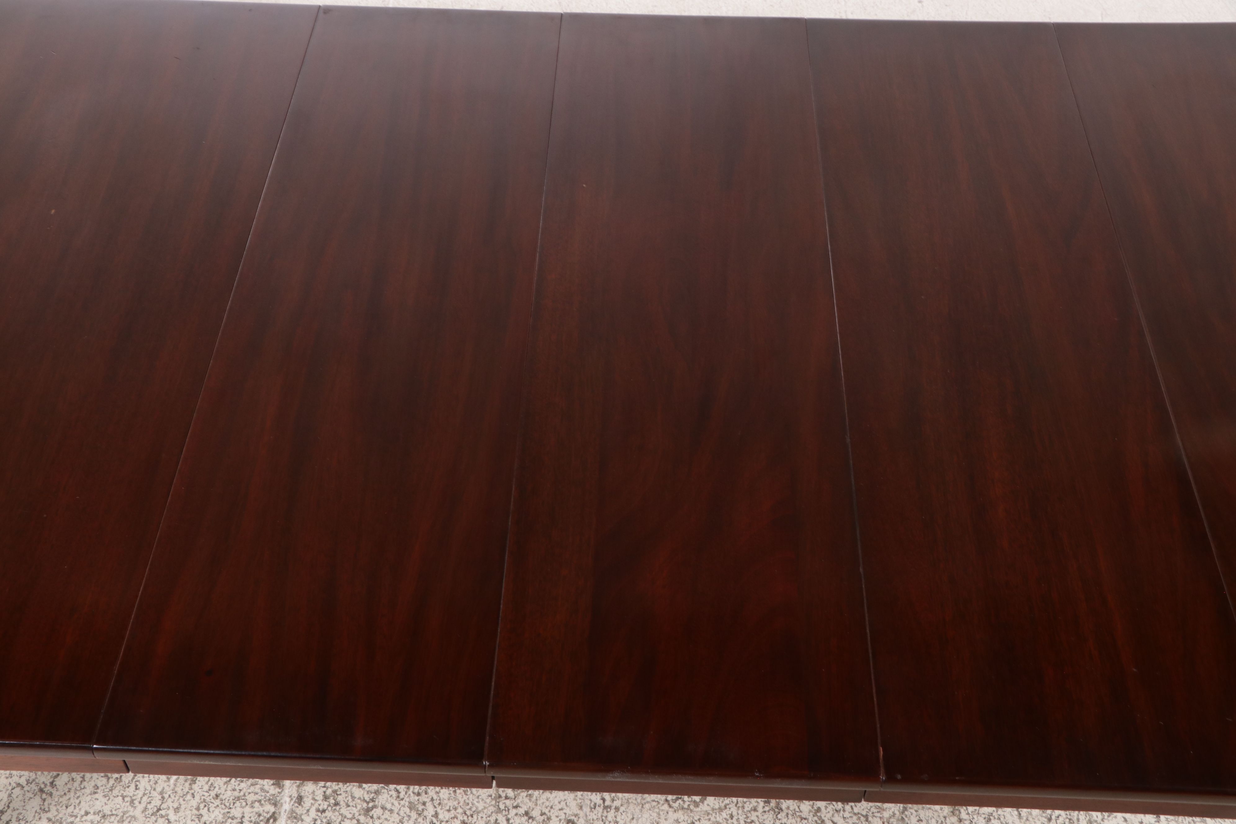 Henkel-Harris Co. Queen Anne Style Mahogany Seven-Piece Dining Set, Late 20th C.