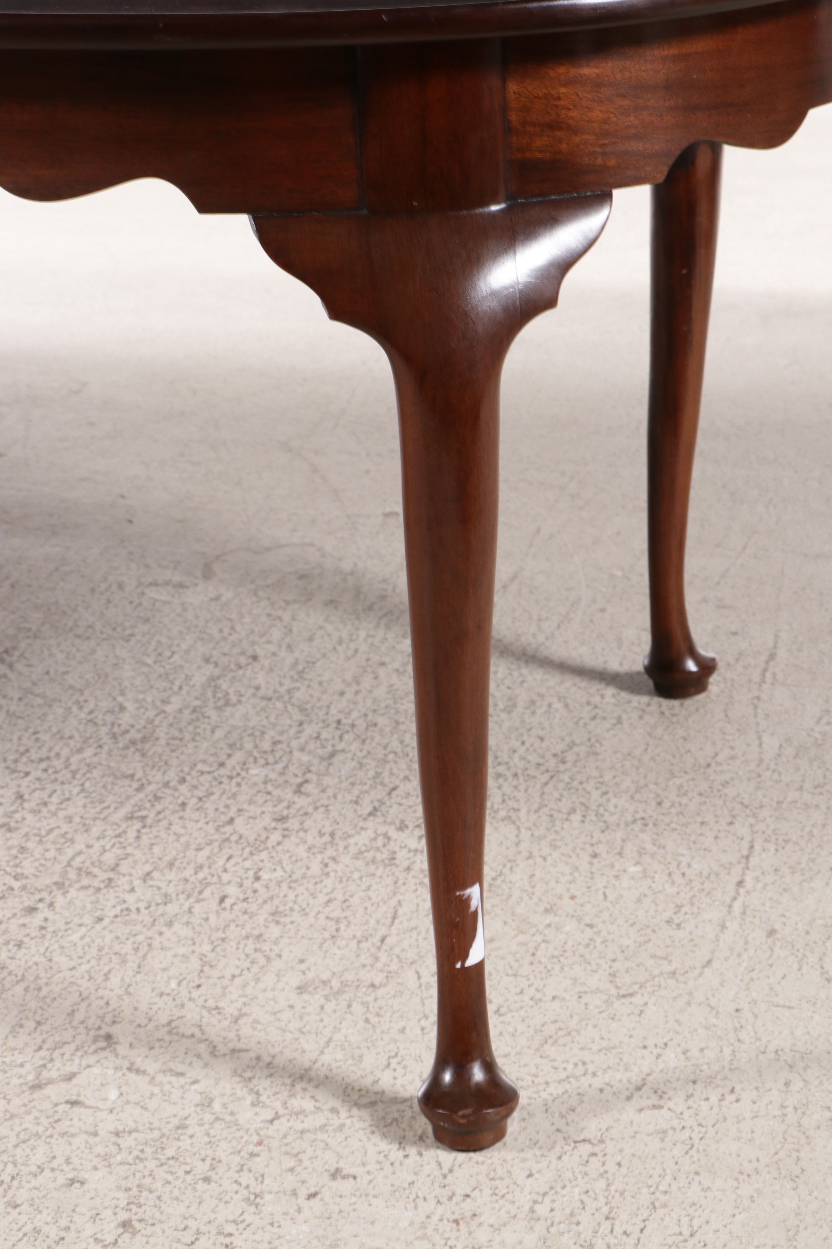 Henkel-Harris Co. Queen Anne Style Mahogany Seven-Piece Dining Set, Late 20th C.