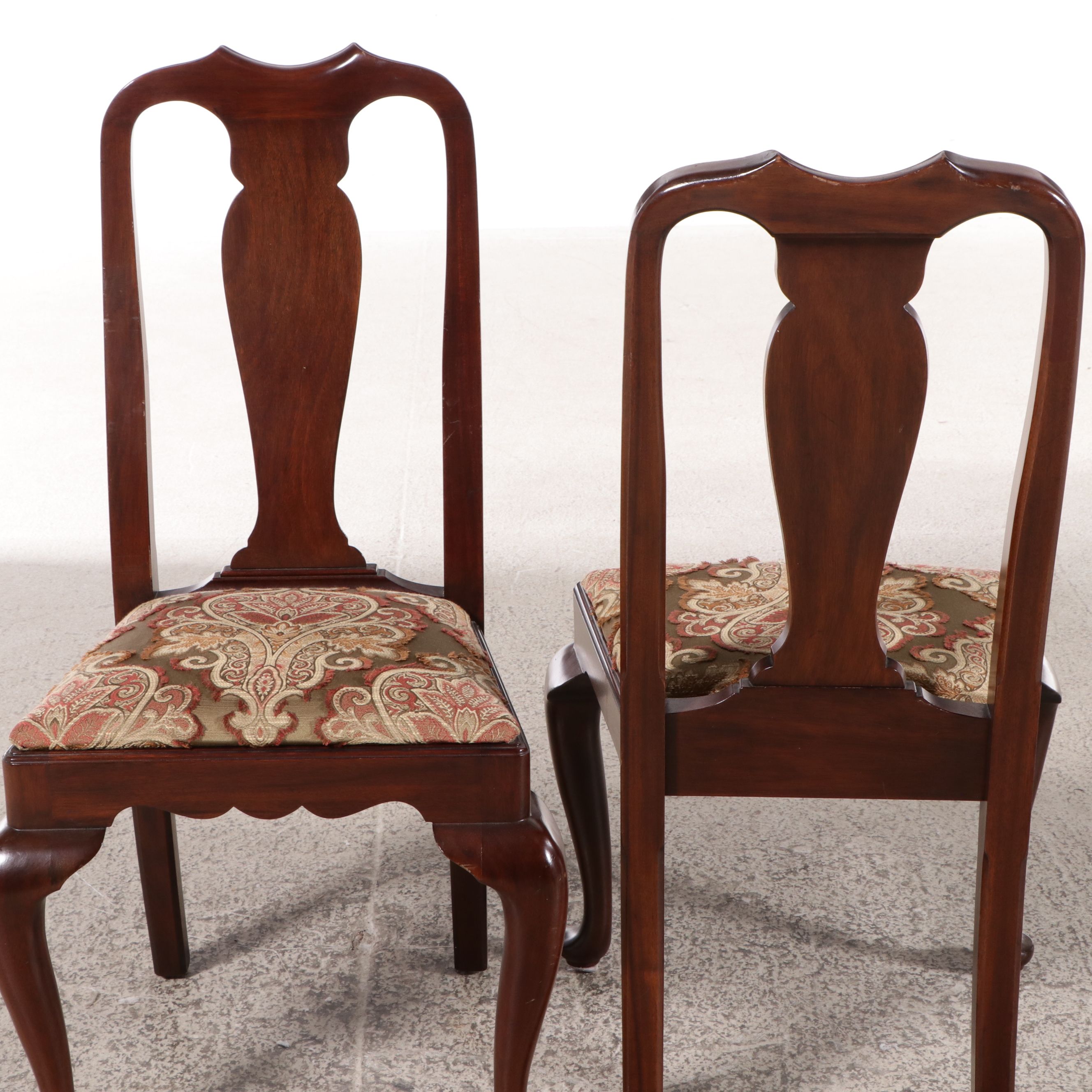 Henkel-Harris Co. Queen Anne Style Mahogany Seven-Piece Dining Set, Late 20th C.