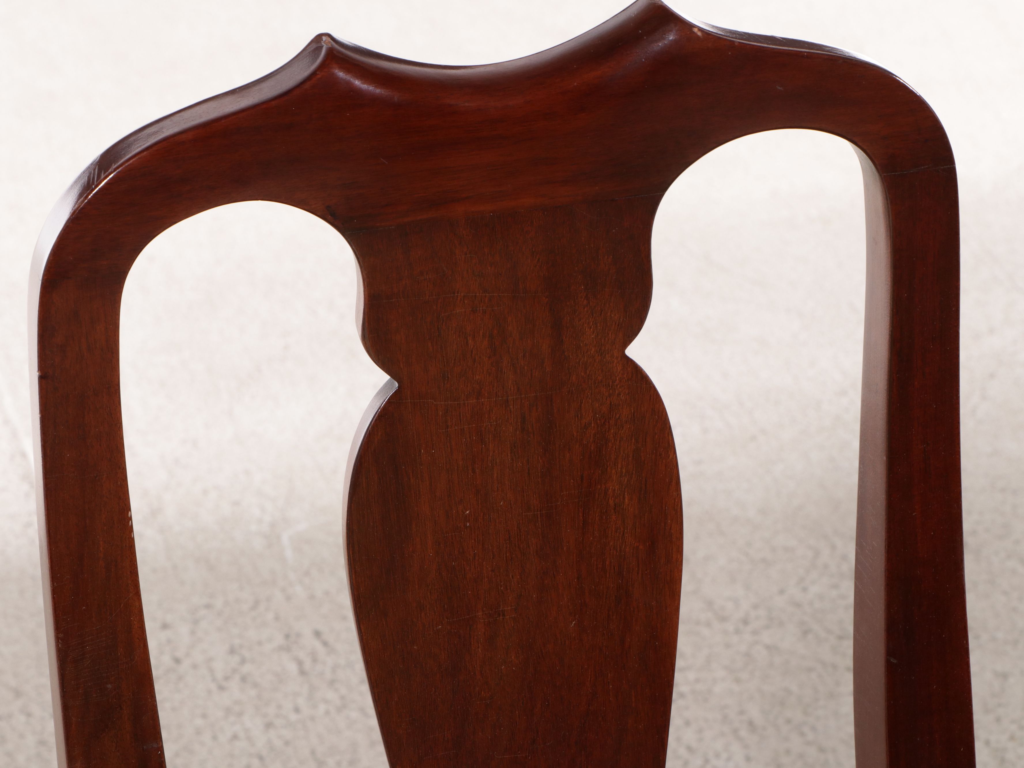 Henkel-Harris Co. Queen Anne Style Mahogany Seven-Piece Dining Set, Late 20th C.