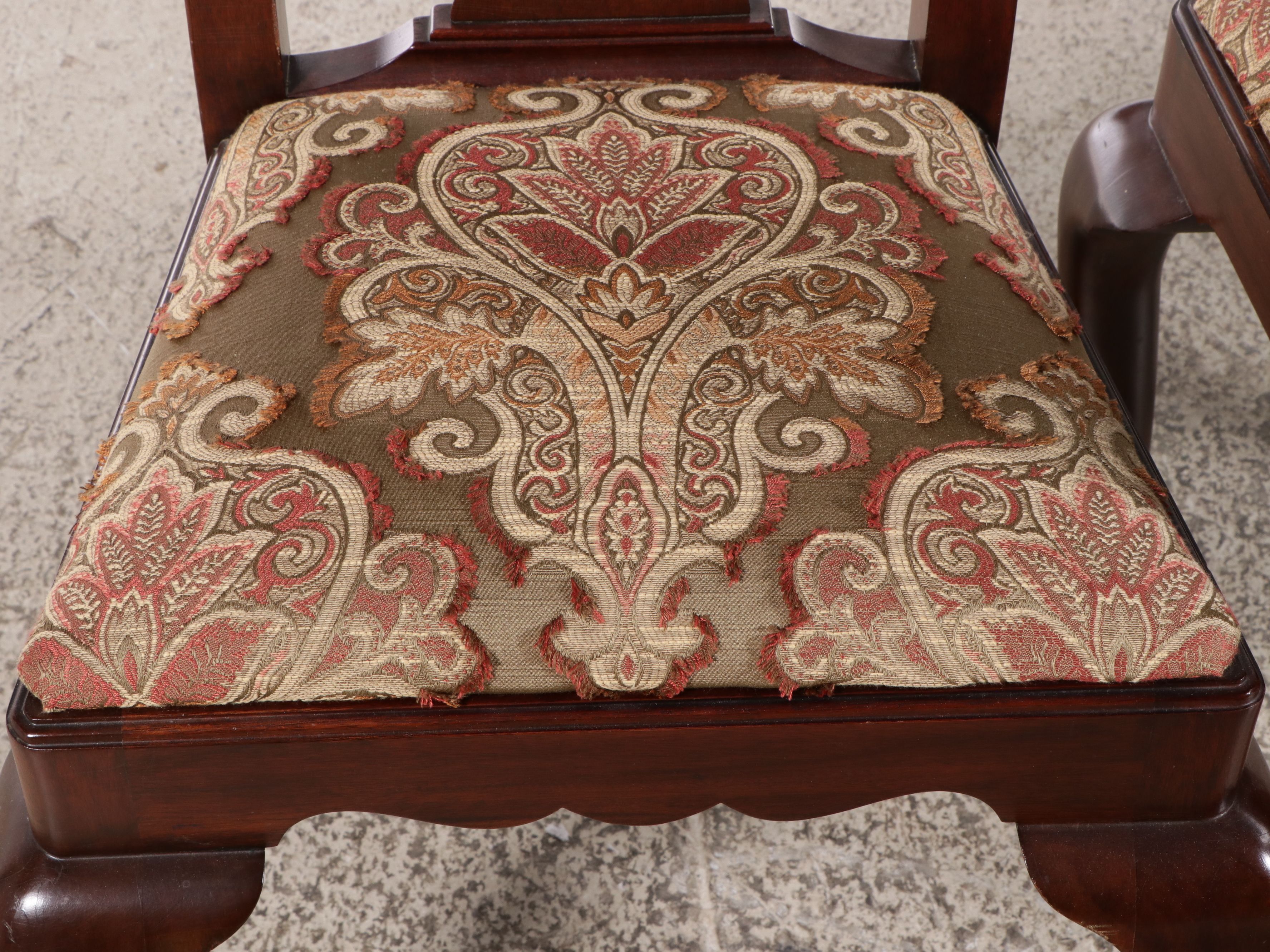 Henkel-Harris Co. Queen Anne Style Mahogany Seven-Piece Dining Set, Late 20th C.