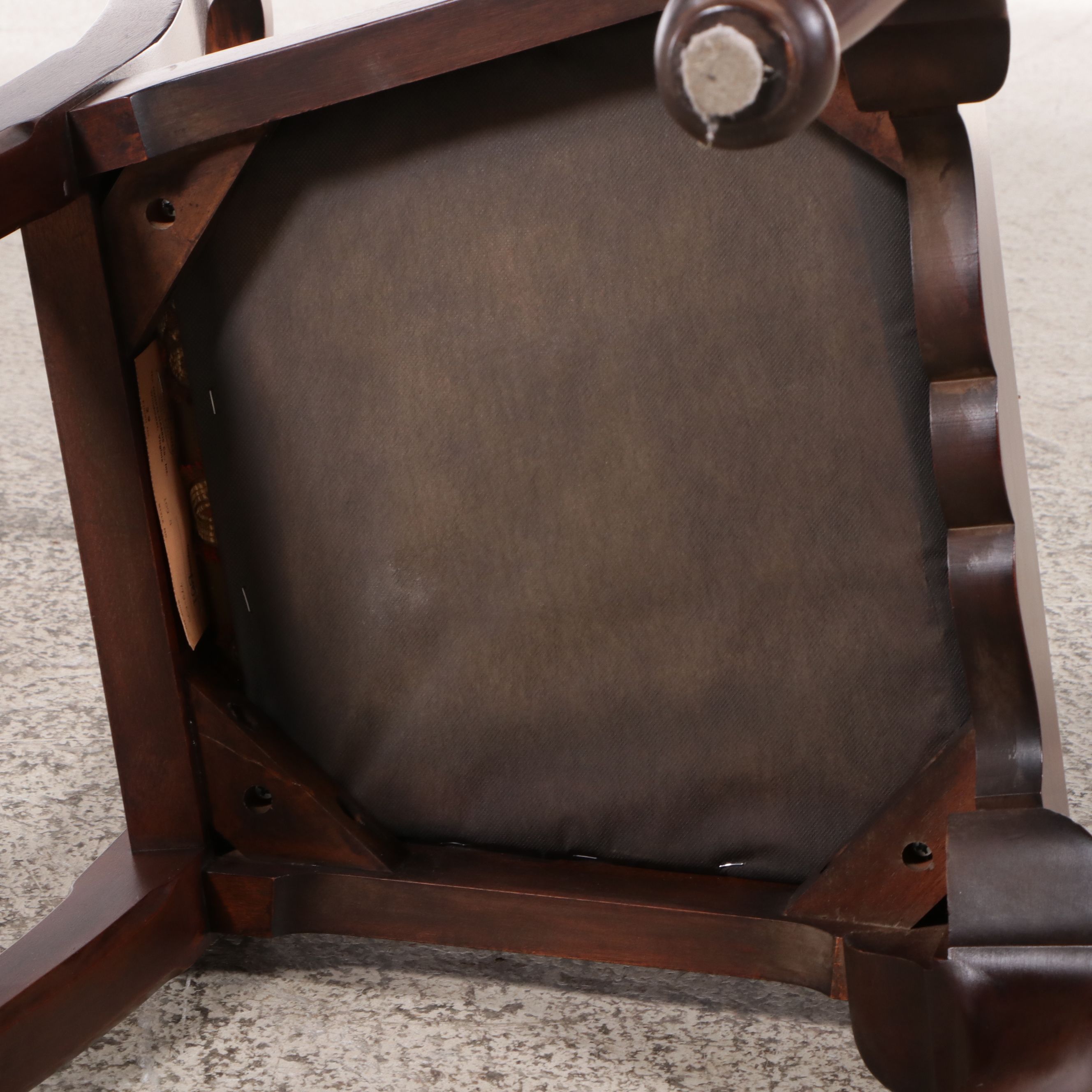 Henkel-Harris Co. Queen Anne Style Mahogany Seven-Piece Dining Set, Late 20th C.