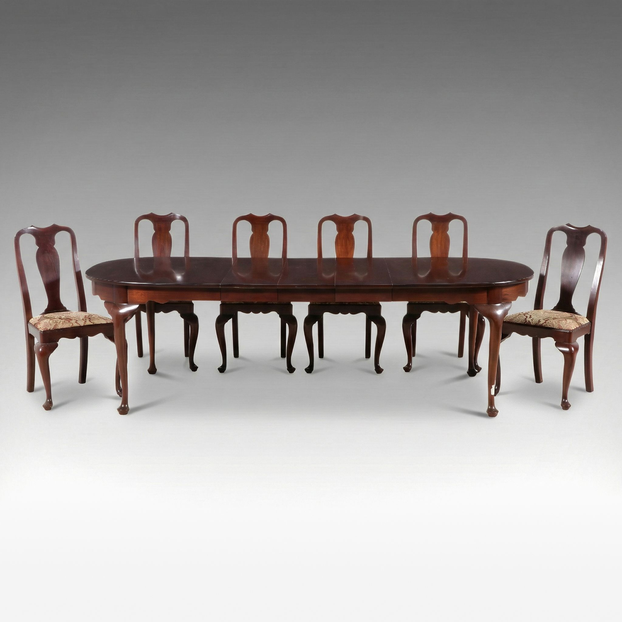 Henkel-Harris Co. Queen Anne Style Mahogany Seven-Piece Dining Set, Late 20th C.
