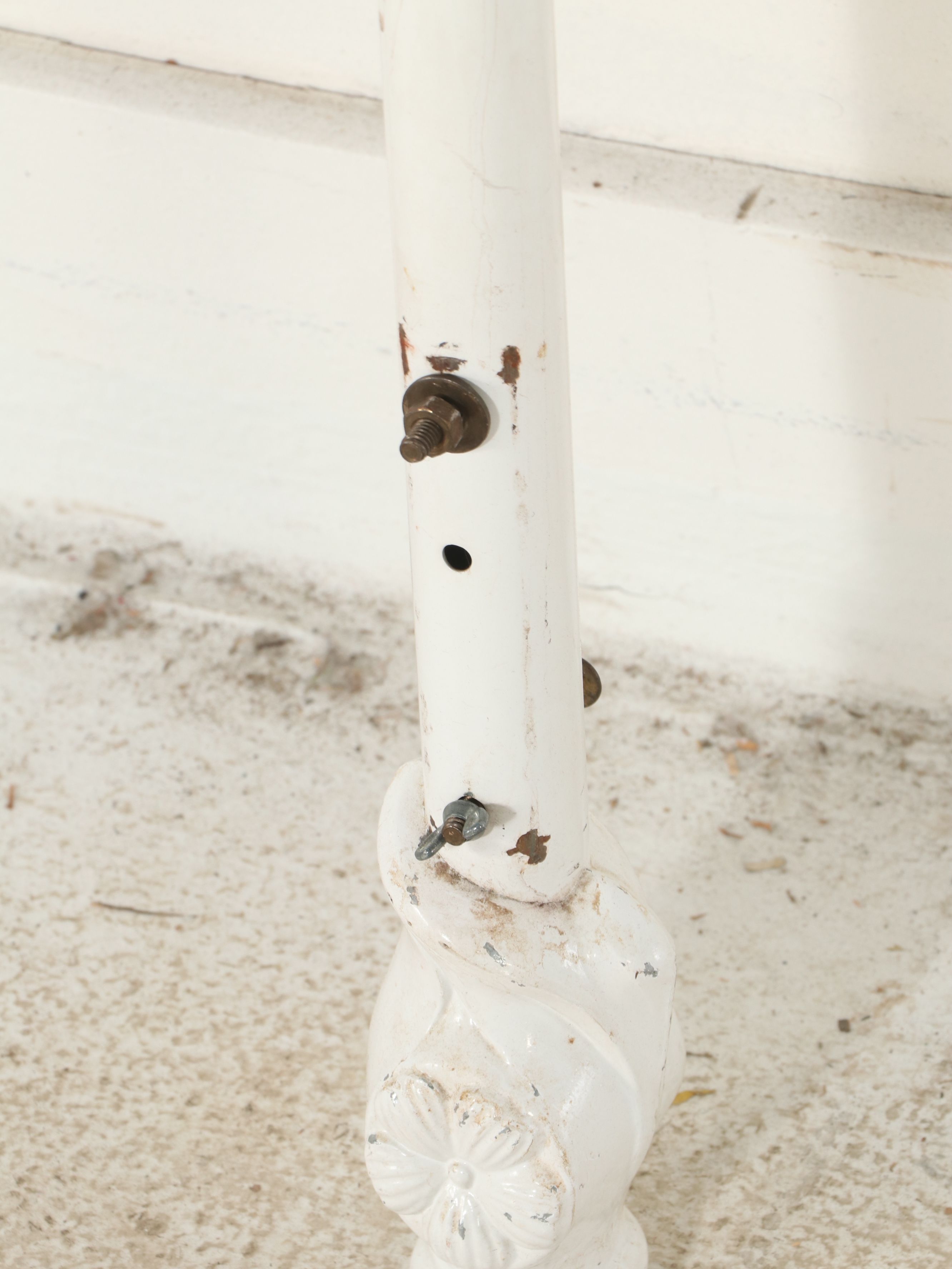 Dresher Victorian Style Parcel-Painted Metal Queen Size Bed Frame