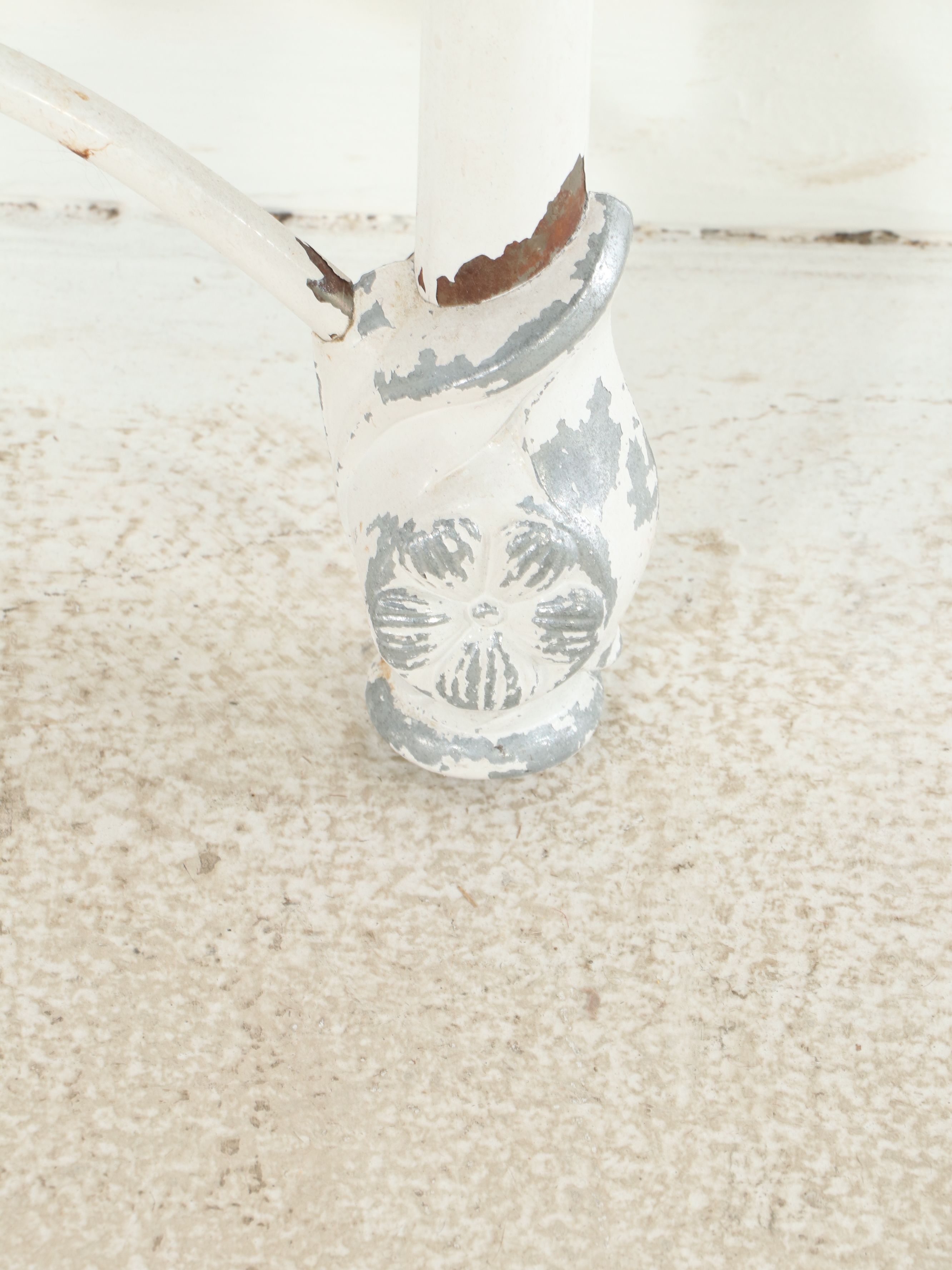 Dresher Victorian Style Parcel-Painted Metal Queen Size Bed Frame