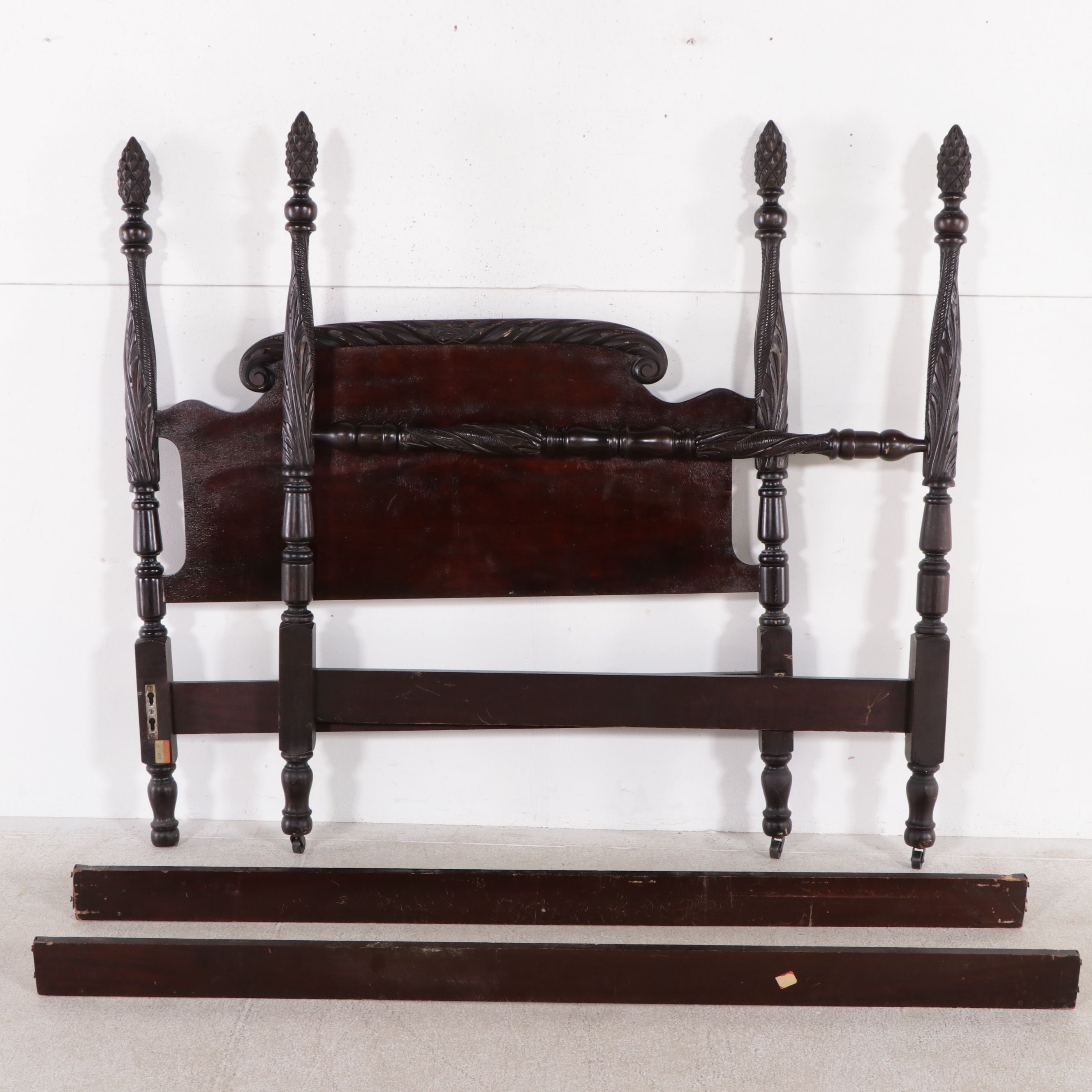 Schilling Sheraton Style Mahogany Carved Pineapple Finial Four Poster Bed