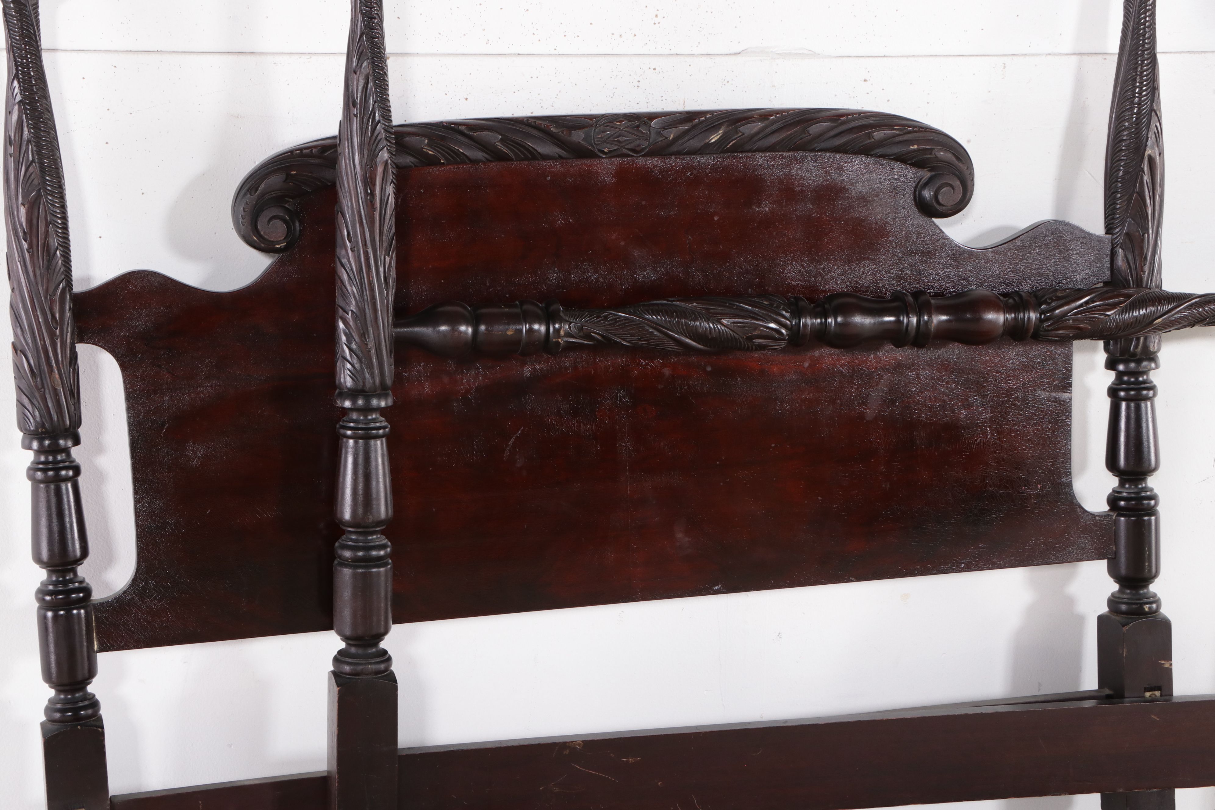 Schilling Sheraton Style Mahogany Carved Pineapple Finial Four Poster Bed