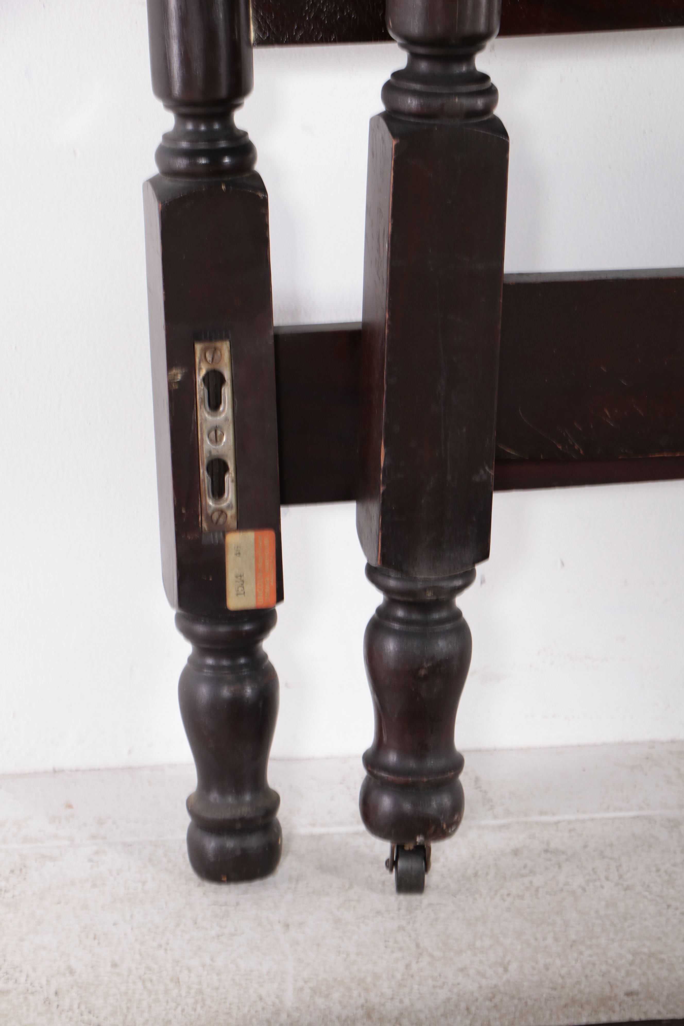 Schilling Sheraton Style Mahogany Carved Pineapple Finial Four Poster Bed