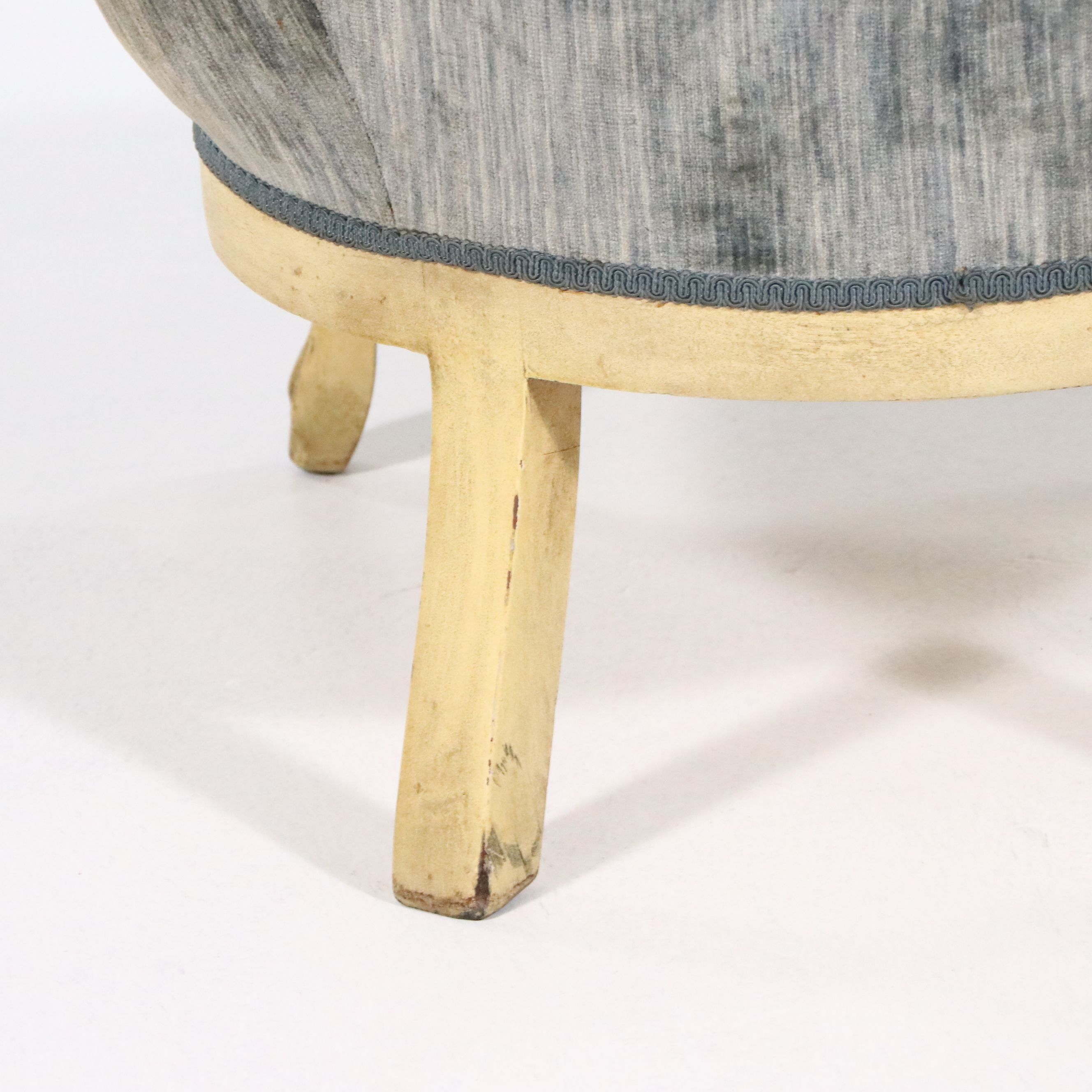 French Victorian Style Balloon-Back Parlor Chair, 20th Century