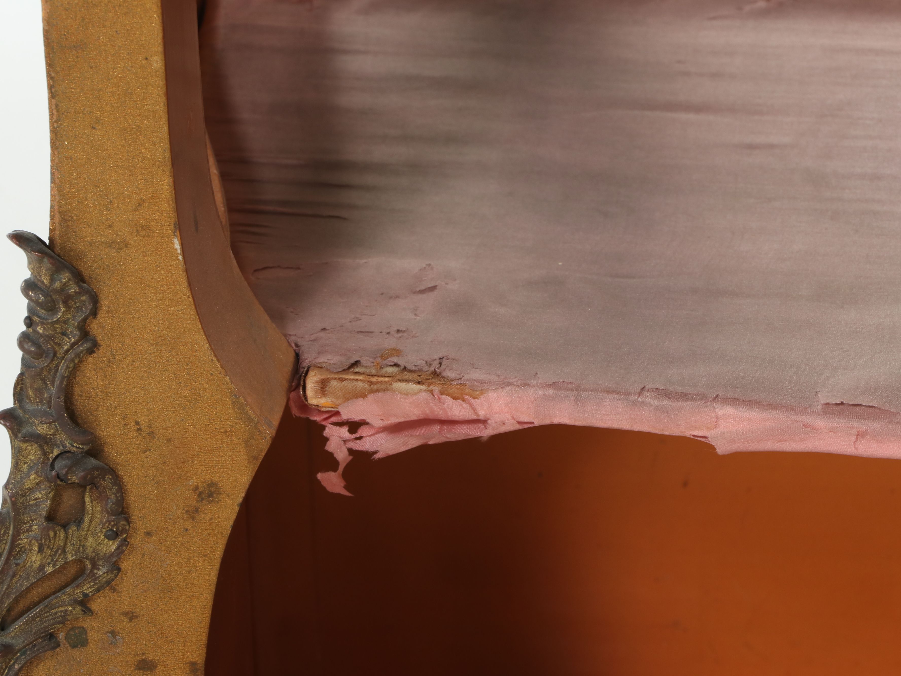 Robert Mitchell Louis XV Style Gilt and Paint-Decorated Vitrine, 20th Century