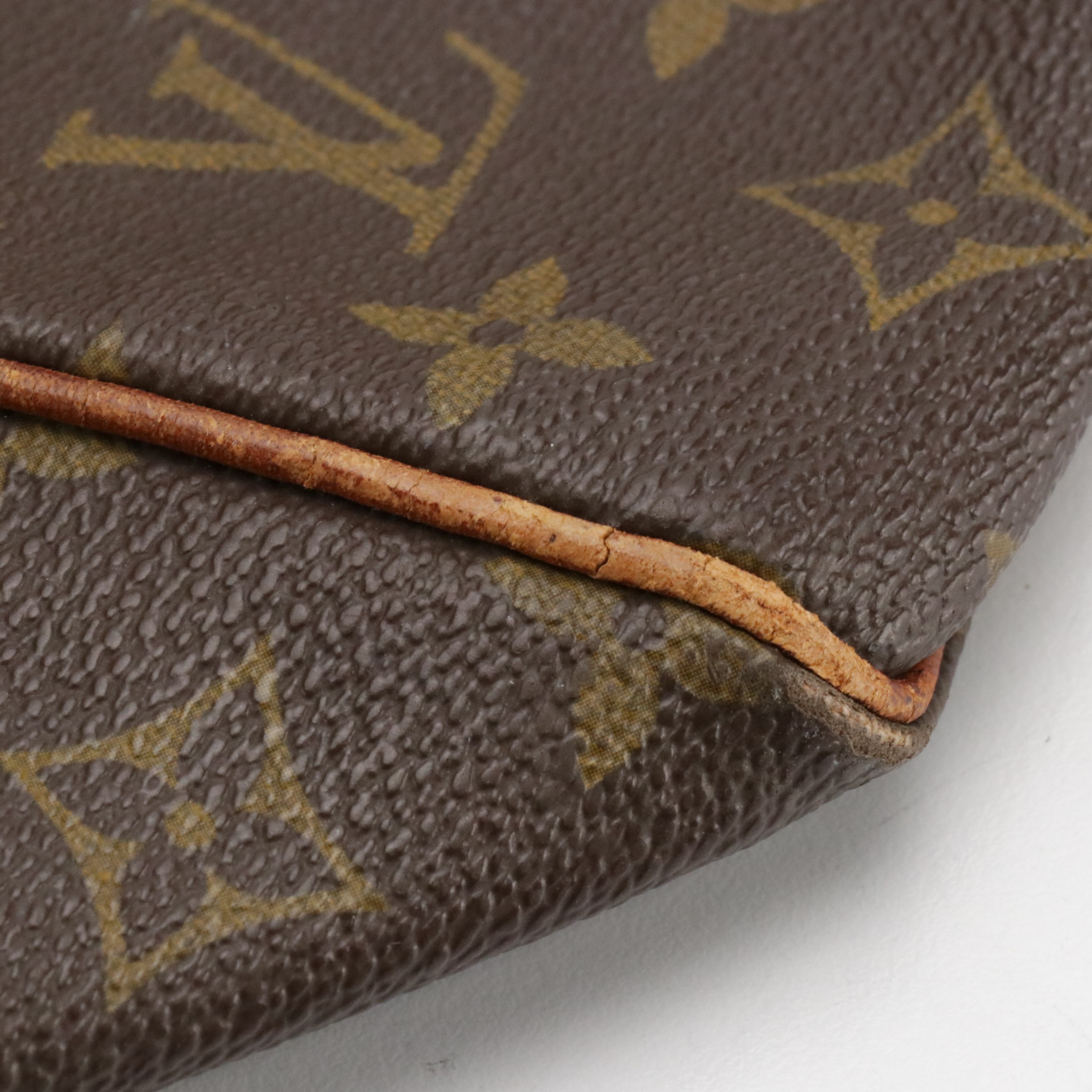 Louis Vuitton Keepall 50 in Monogram Canvas and Leather