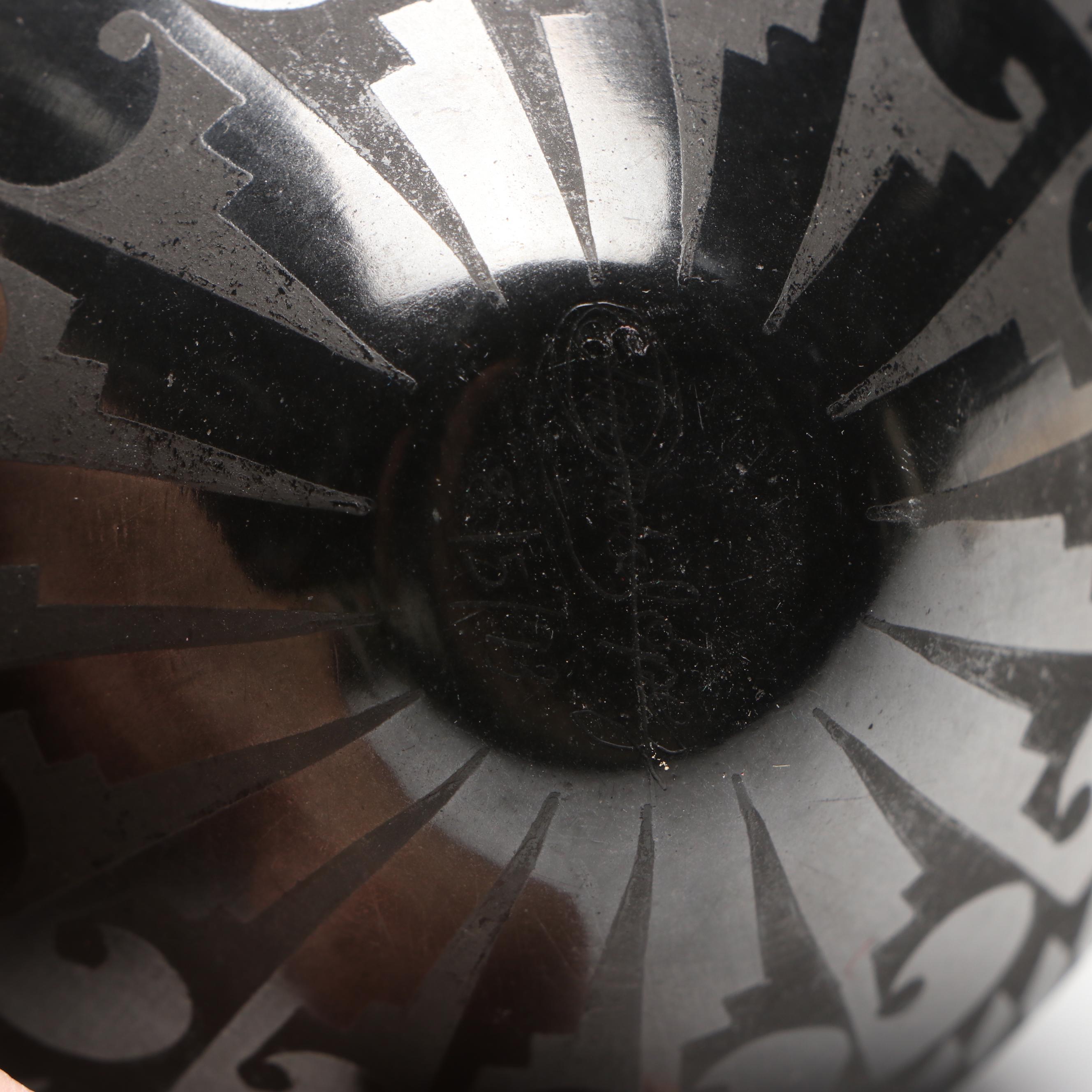 Edmundo Lopez Mata Ortiz Blackware Pot